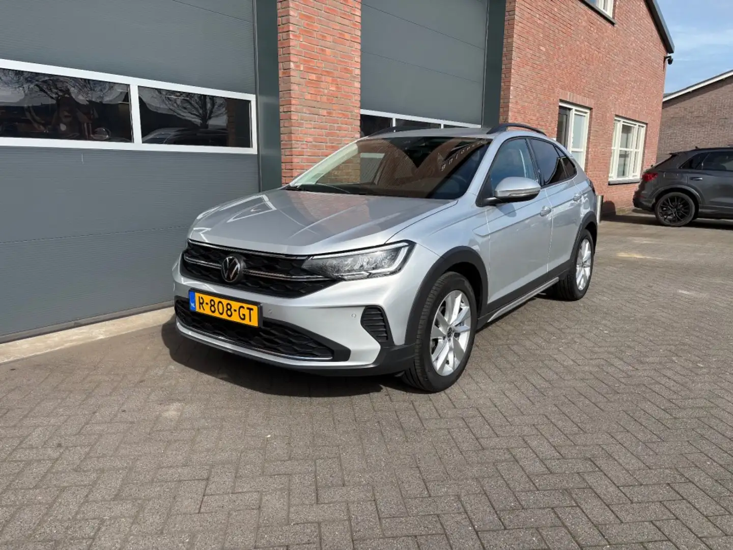 Volkswagen Taigo 1.0 TSI LIFE BNS Grijs - 1