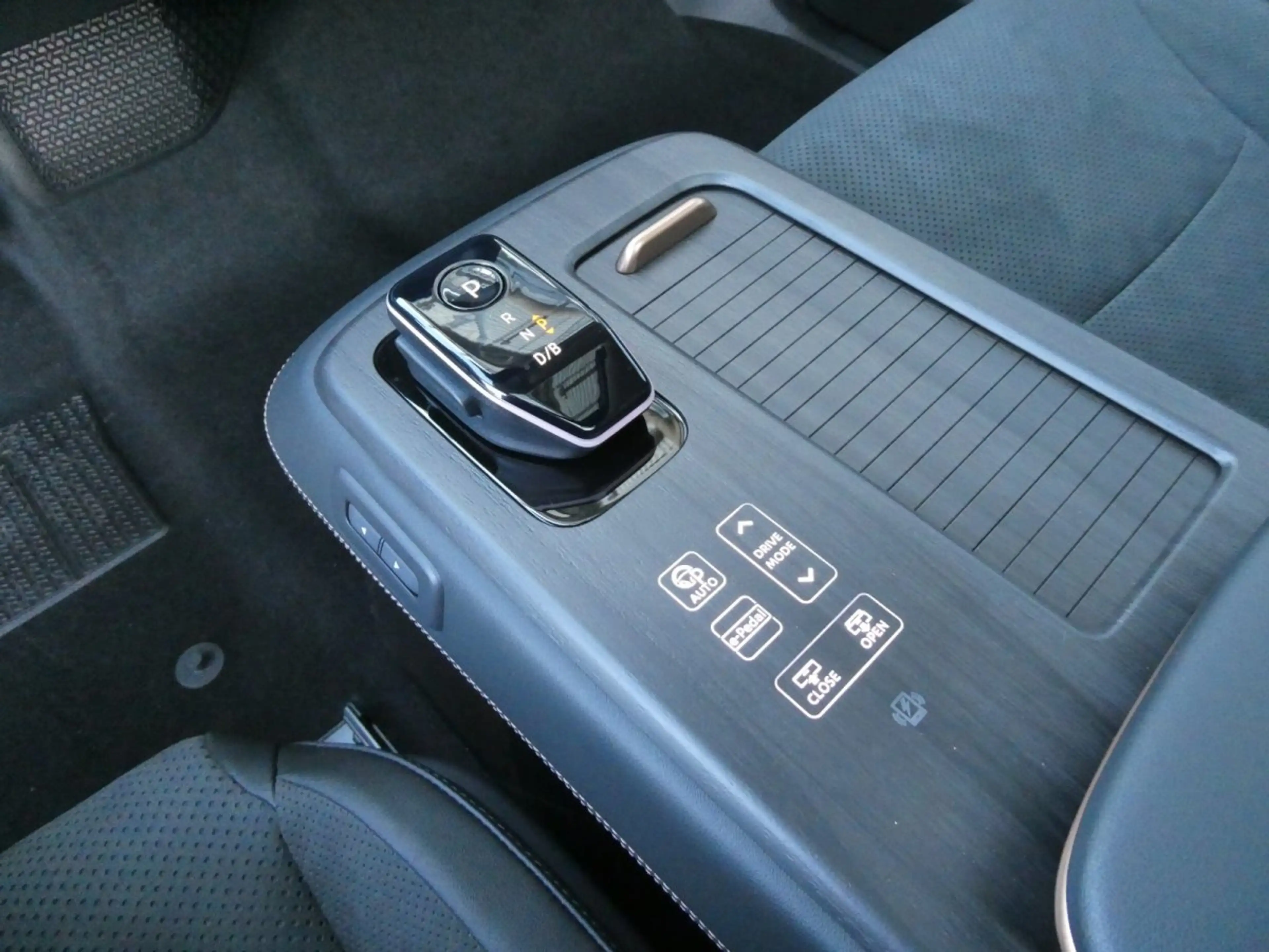 Nissan Ariya Evolve Pack 87kWh*Leder*Pano*Tech Pack* — photo 11