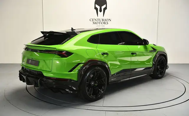 Lamborghini Urus view 4