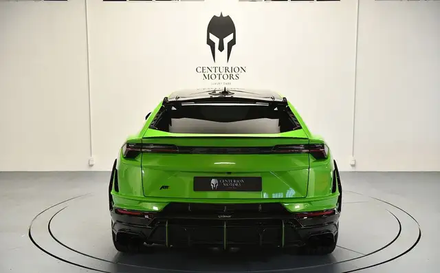 Lamborghini Urus view 5