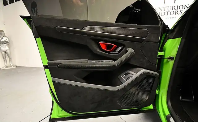 Lamborghini Urus view 13