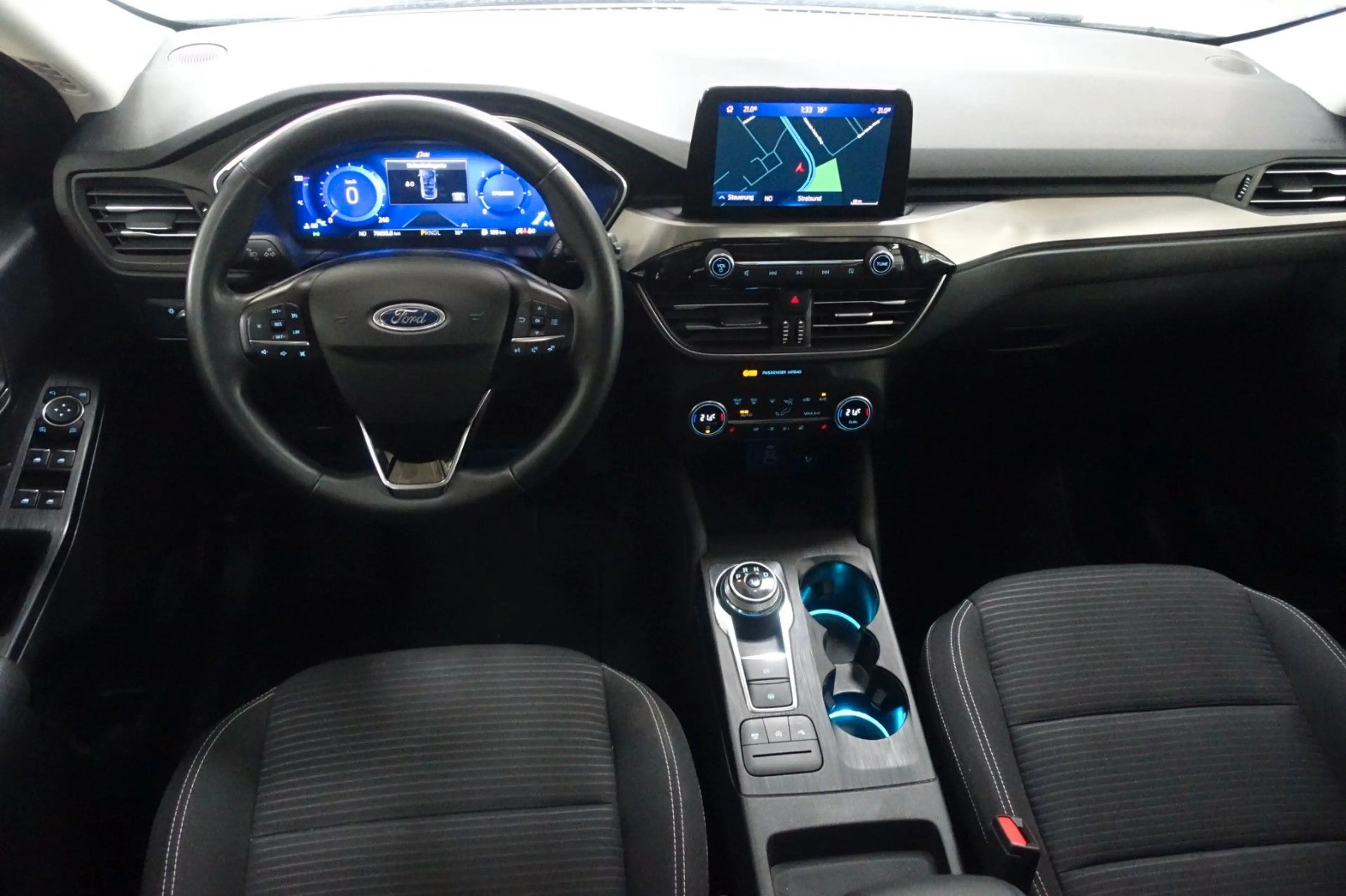 Ford Kuga Titanium EcoBlue TDCi; NAV LED PANO KAM AHK — photo 4