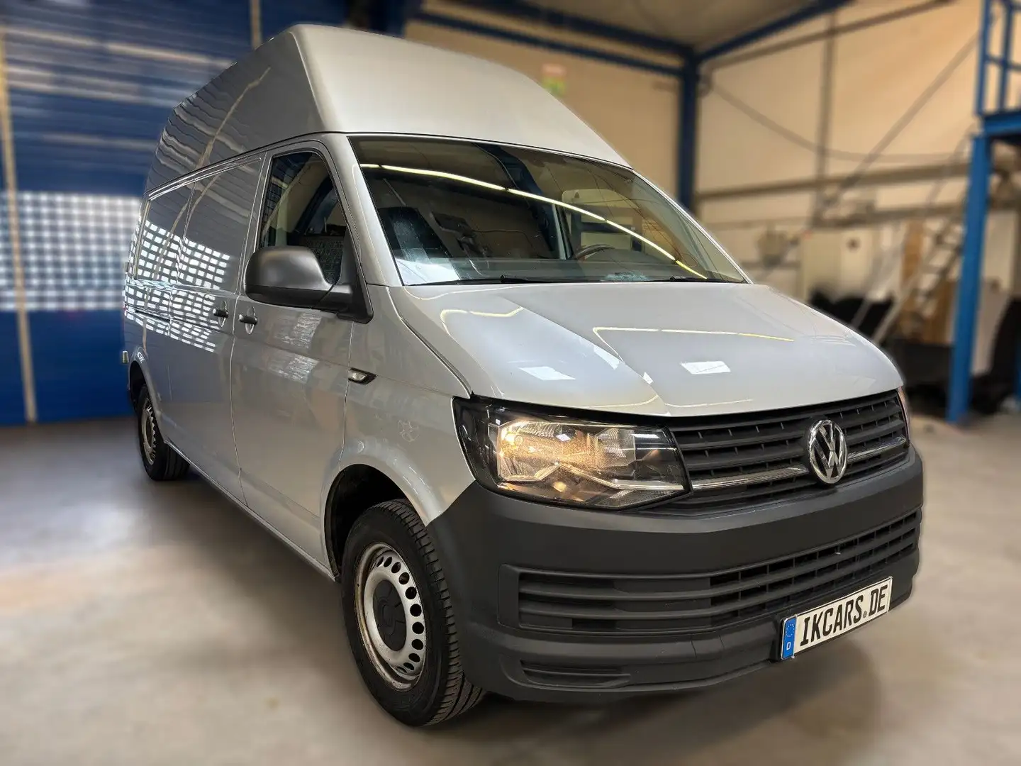 Volkswagen T6 Transporter T6 Kasten Hochdach lang L2H3 KLIMA Tempomat Plateado - 2