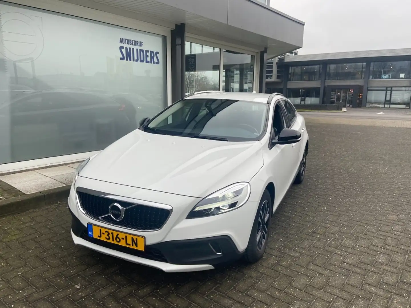 Volvo V40 Cross Country Cross Country T3 2.0 Momentum BUSINESS - Navigatie Blanc - 2