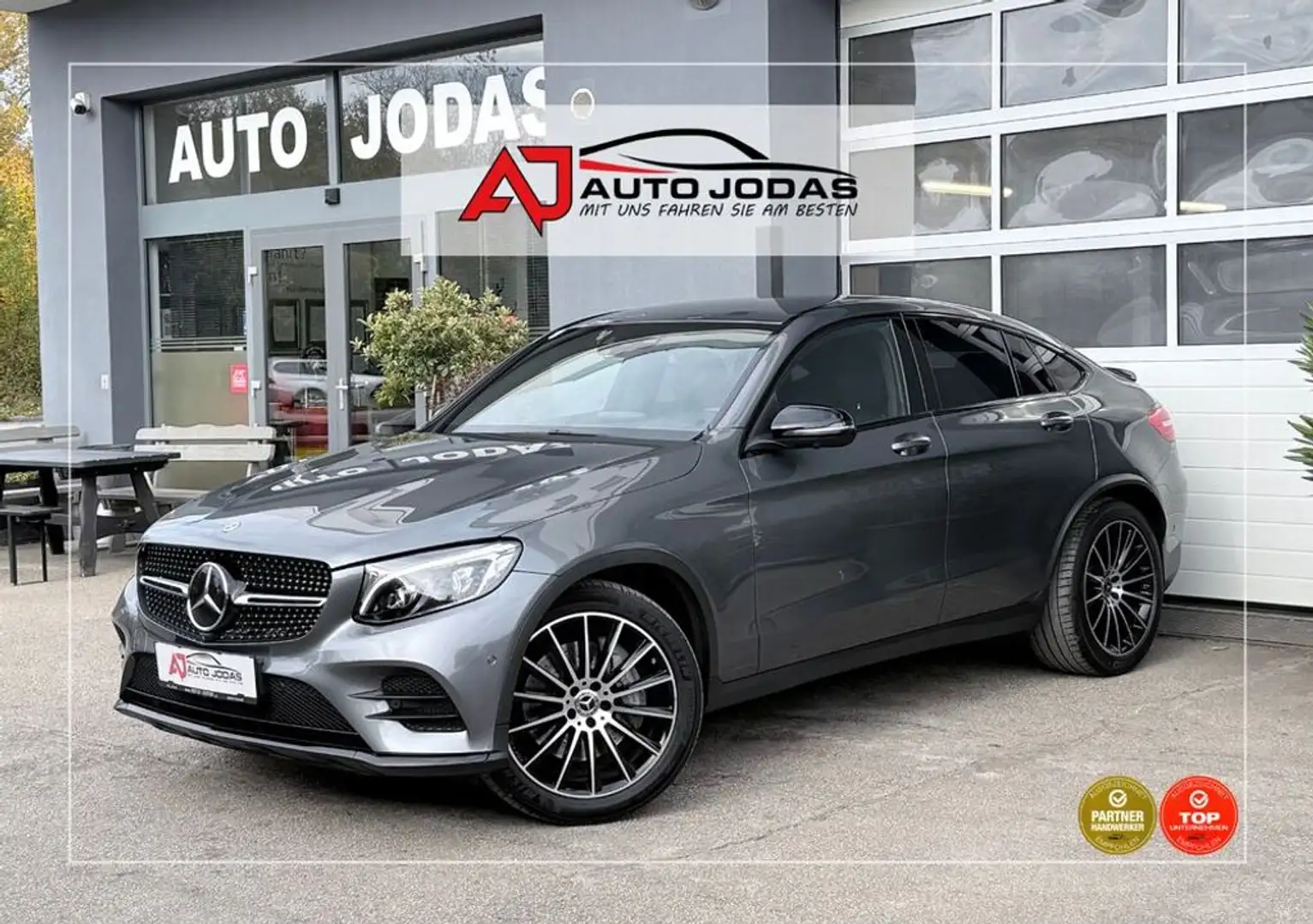 Mercedes-Benz GLC 300 Coupé 4MATIC AMG **ACC/Luft/HuD/Keyless** Grijs - 1