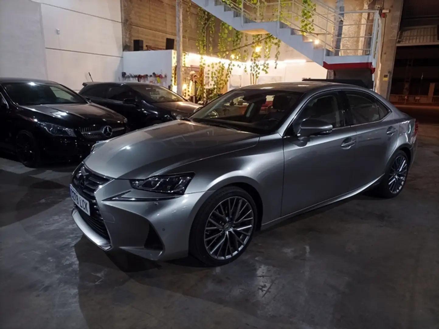 Lexus IS 300 300h Luxury Grey - 1