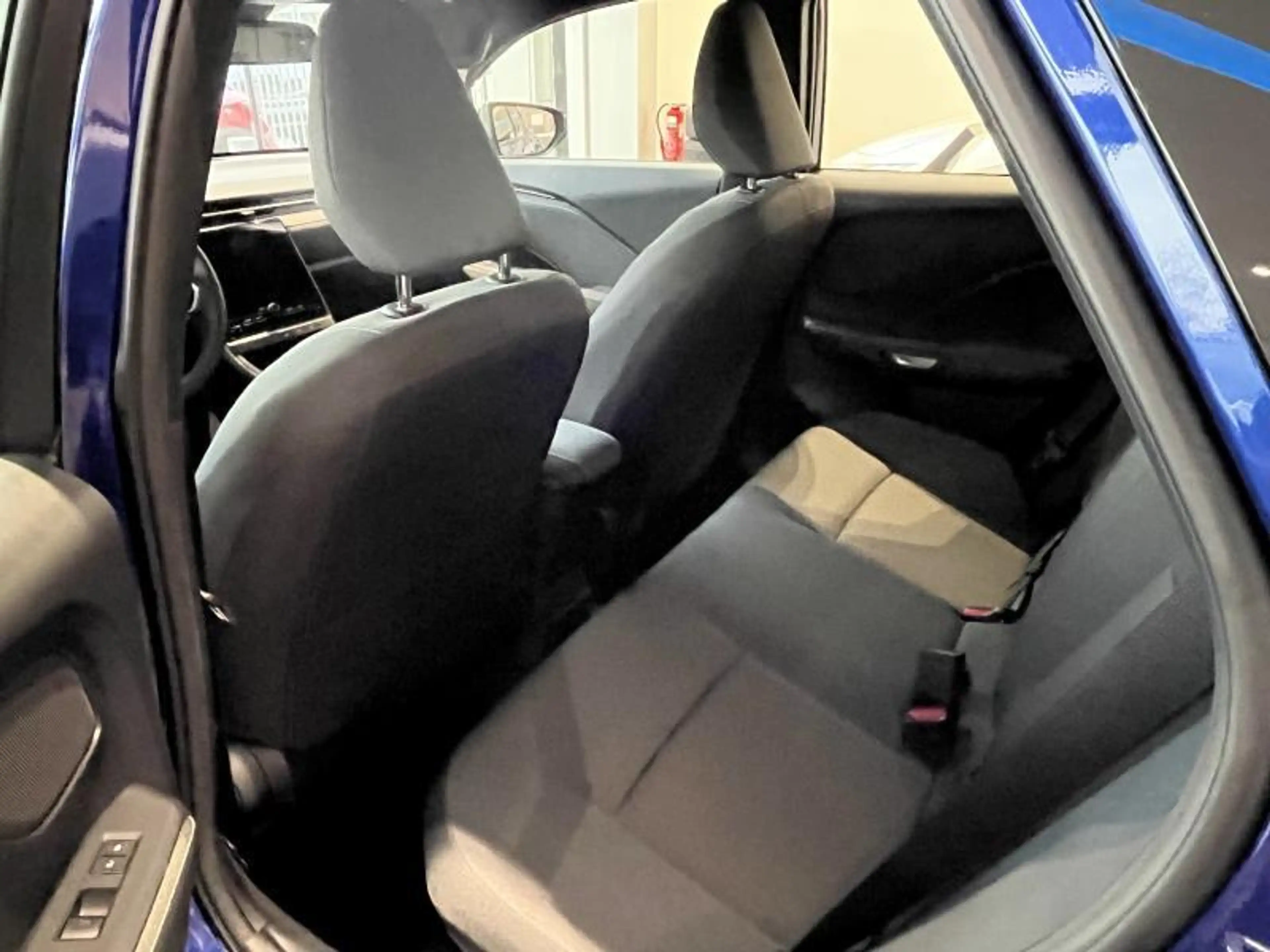 Lexus LBX 1.5 Hybrid CVT 5d 67kW — photo 8