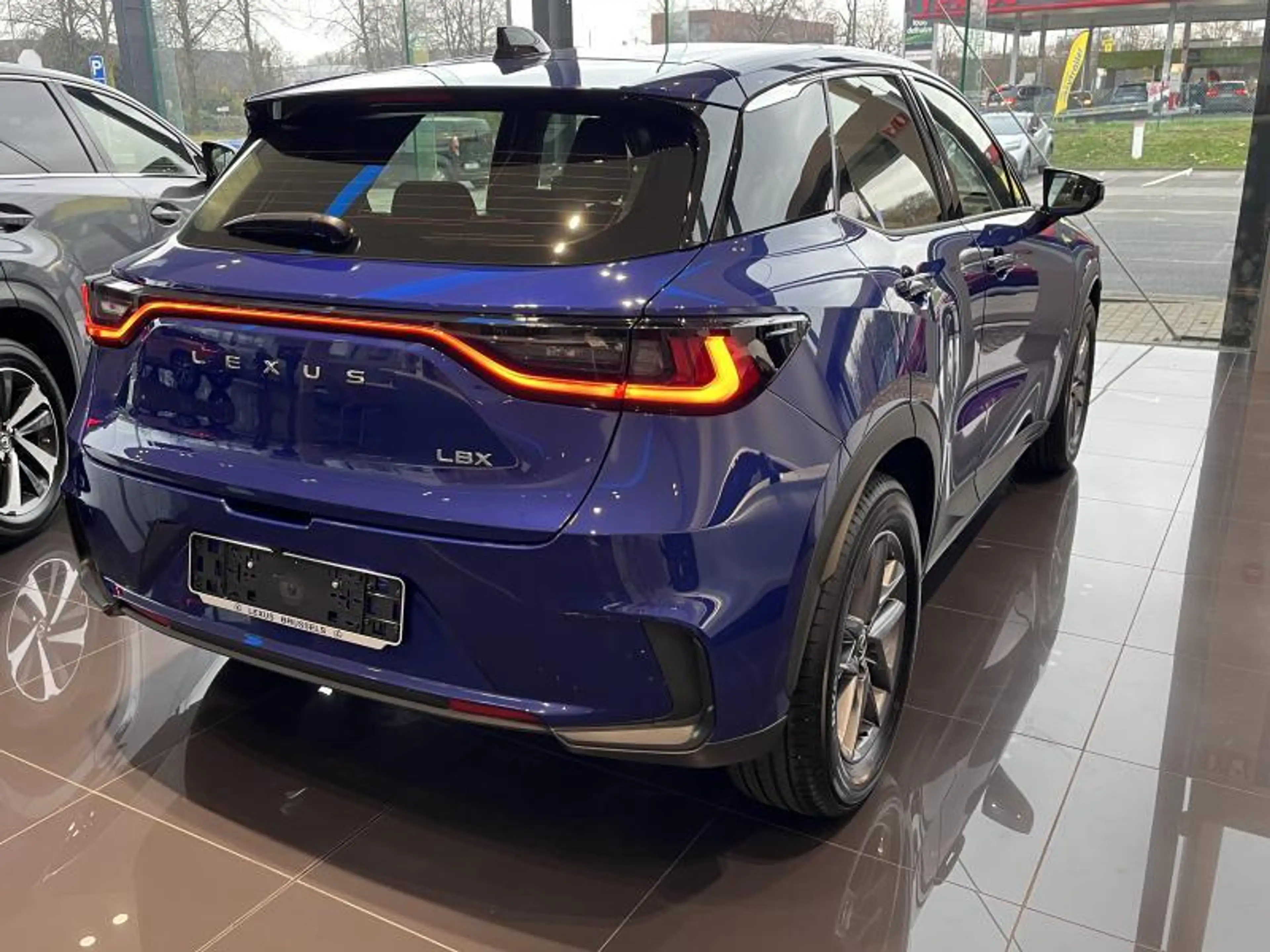 Lexus LBX 1.5 Hybrid CVT 5d 67kW — photo 5
