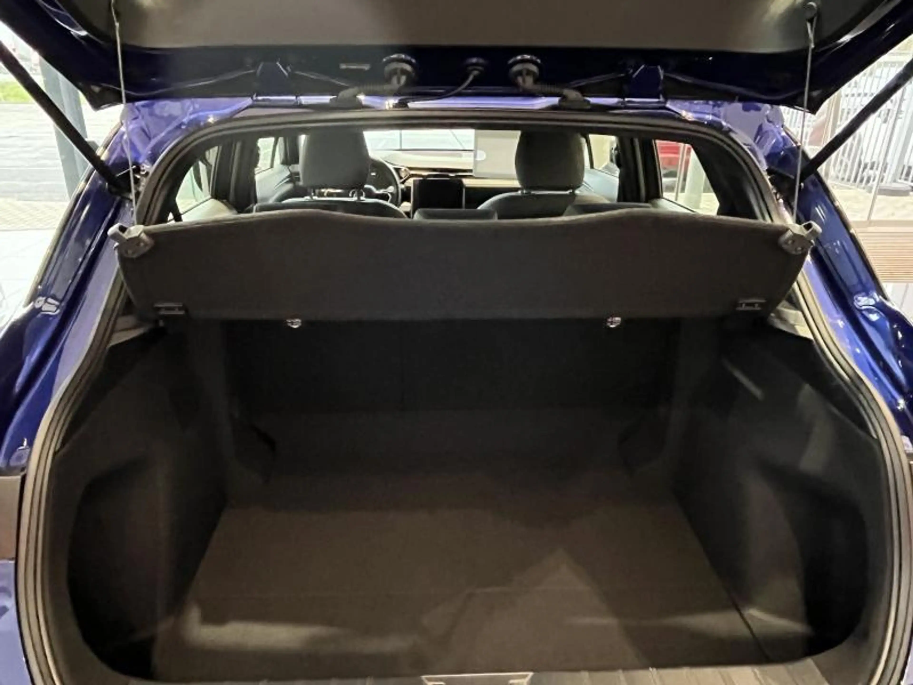 Lexus LBX 1.5 Hybrid CVT 5d 67kW — photo 11