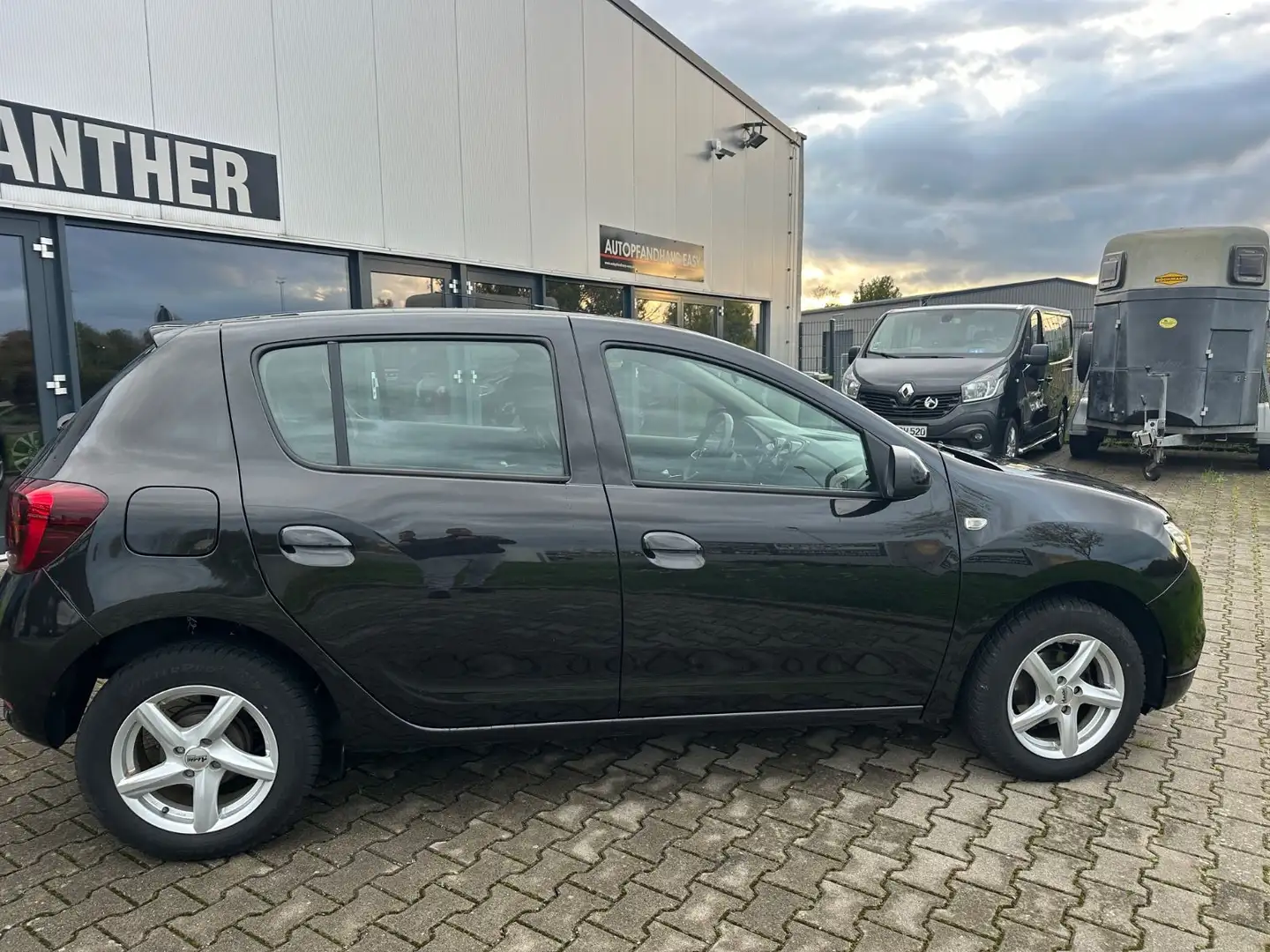 Dacia Sandero II Comfort Modell 2021 1Hand Alu Klima Schwarz - 2