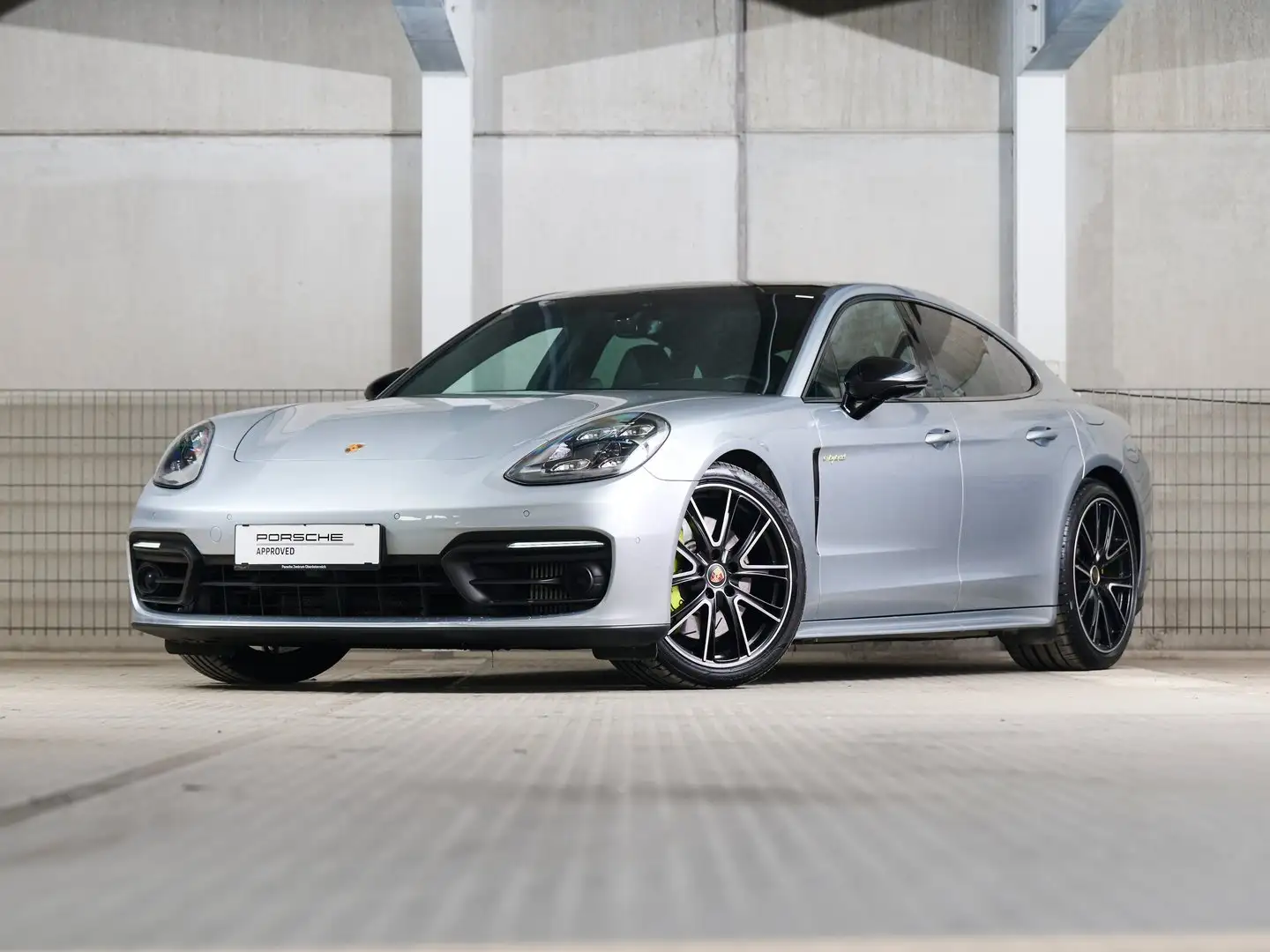 Porsche Panamera 4 E-Hybrid Grau - 1