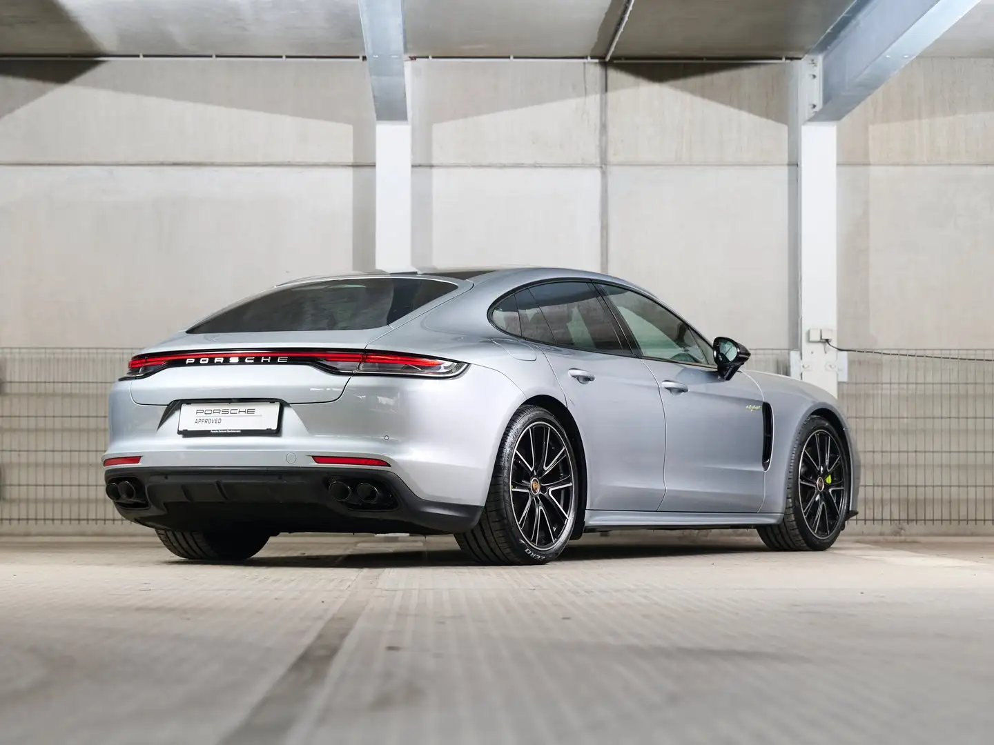 Porsche Panamera 4 E-Hybrid Grau - 2