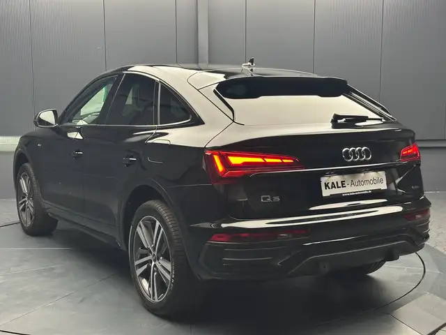 Audi Q5 view 3