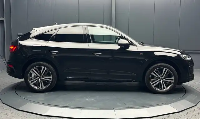 Audi Q5 view 6