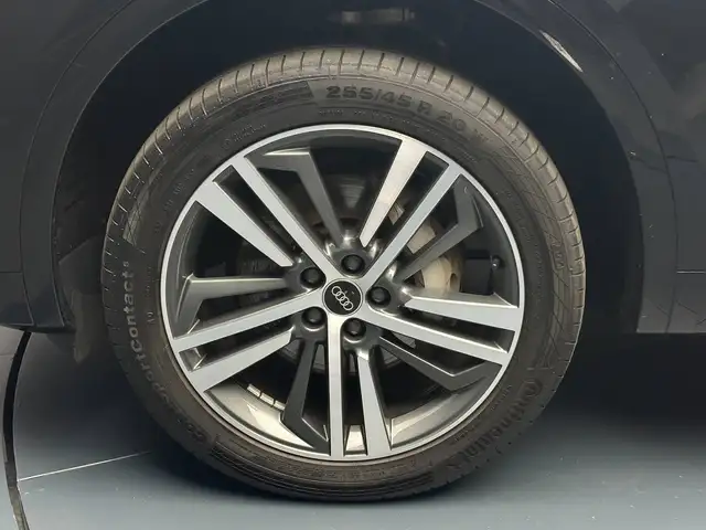 Audi Q5 view 8