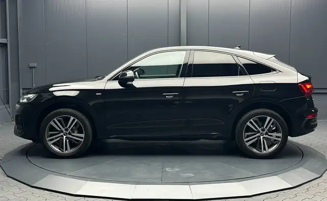 Audi Q5 view 2