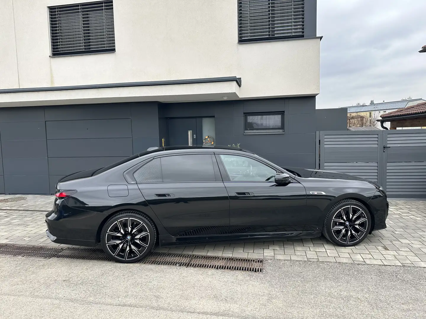 BMW 760 M760 e xDrive VOLL Bowers Wilk TV Executive Lounge Schwarz - 2