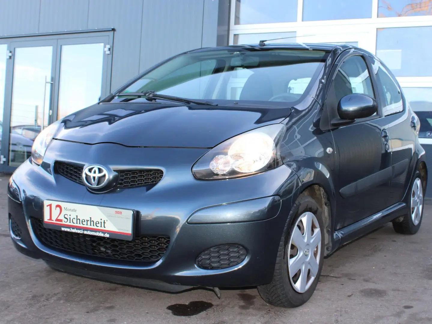 Toyota Aygo Basis Grau - 1