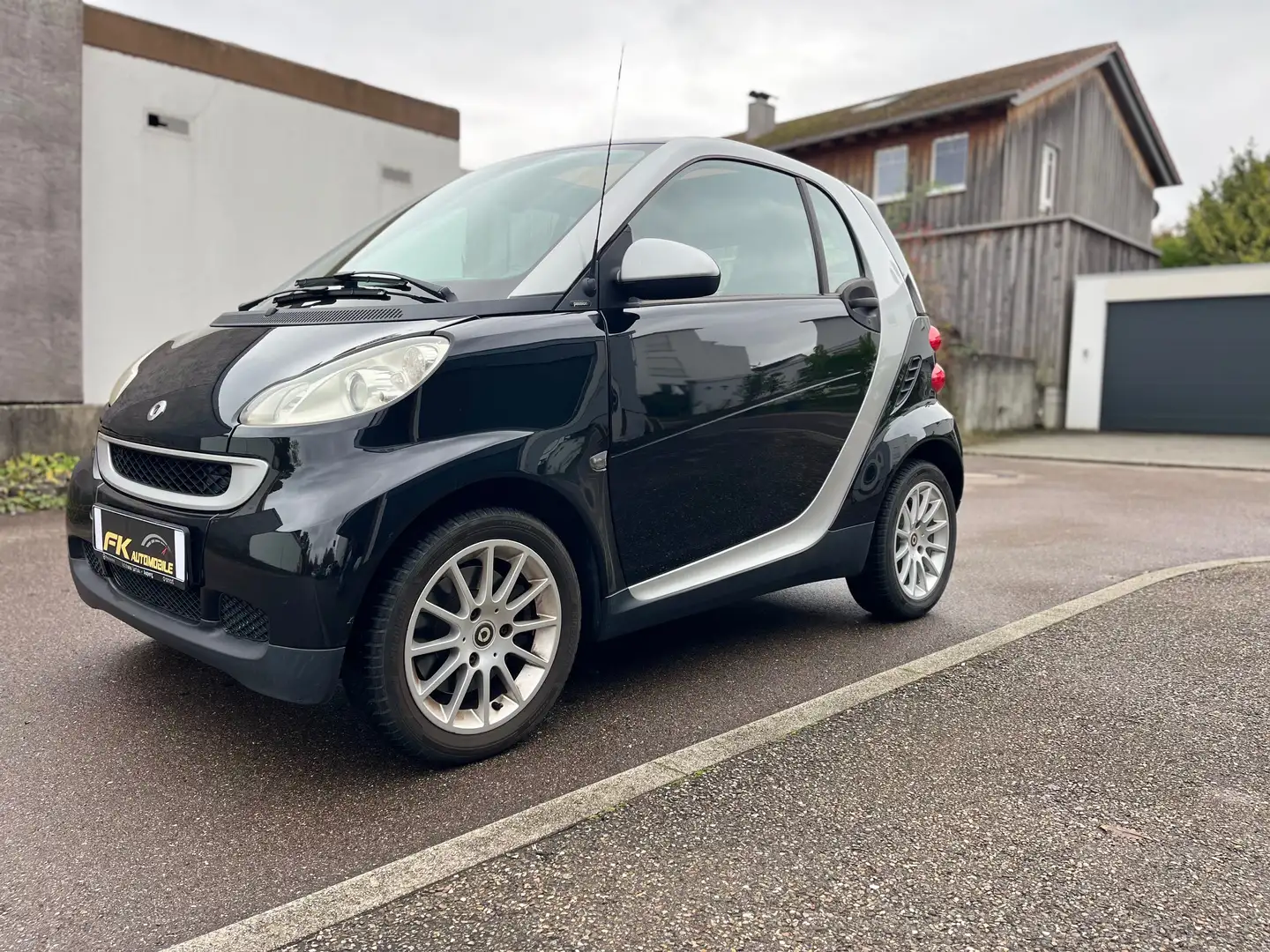 smart forTwo smart mit 84PS Sitzh/Klima Schwarz - 2