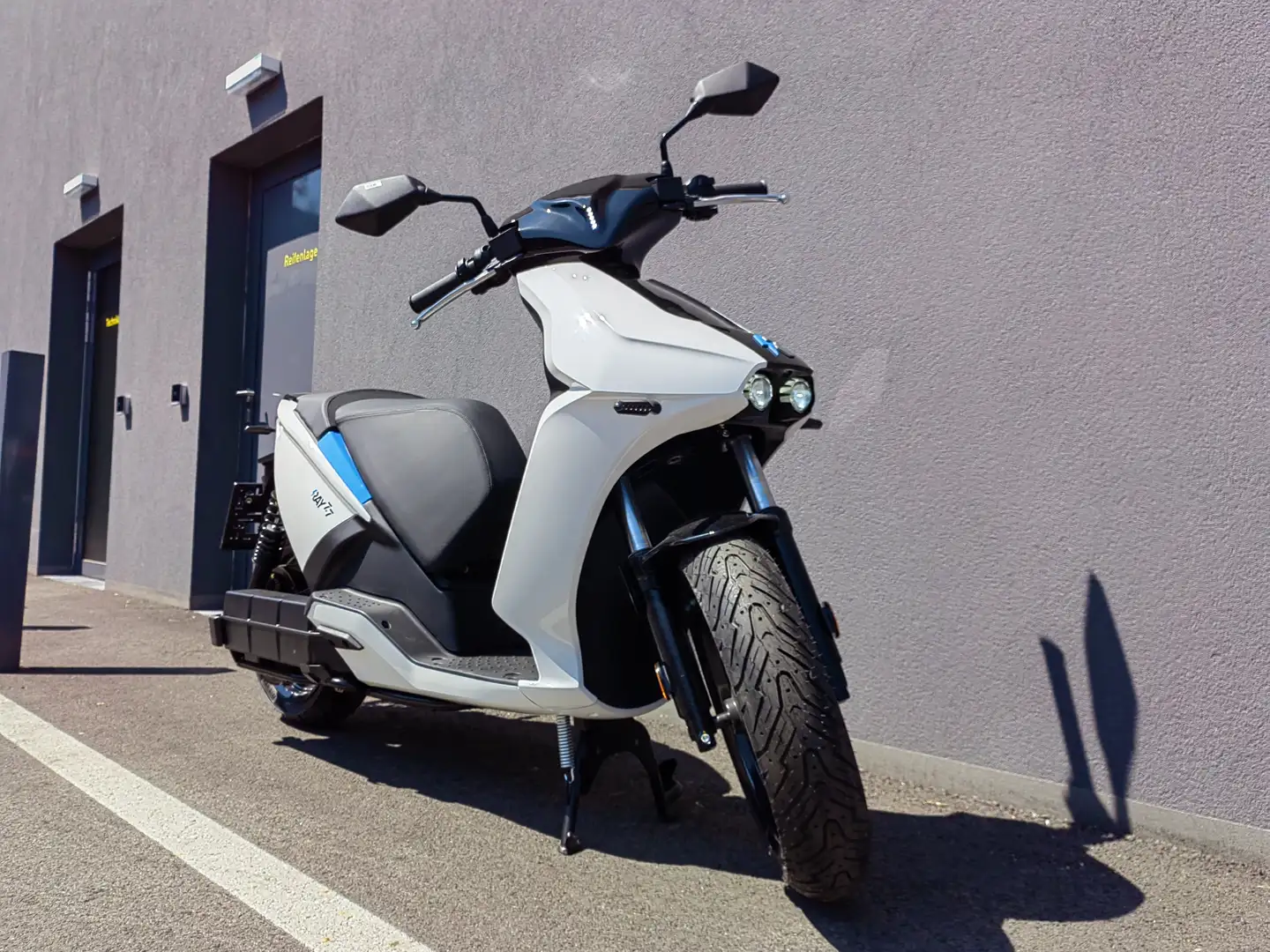 Ray 7.7 der beste 125ccm E-Motoroller auf dem Markt? Blanc - 1