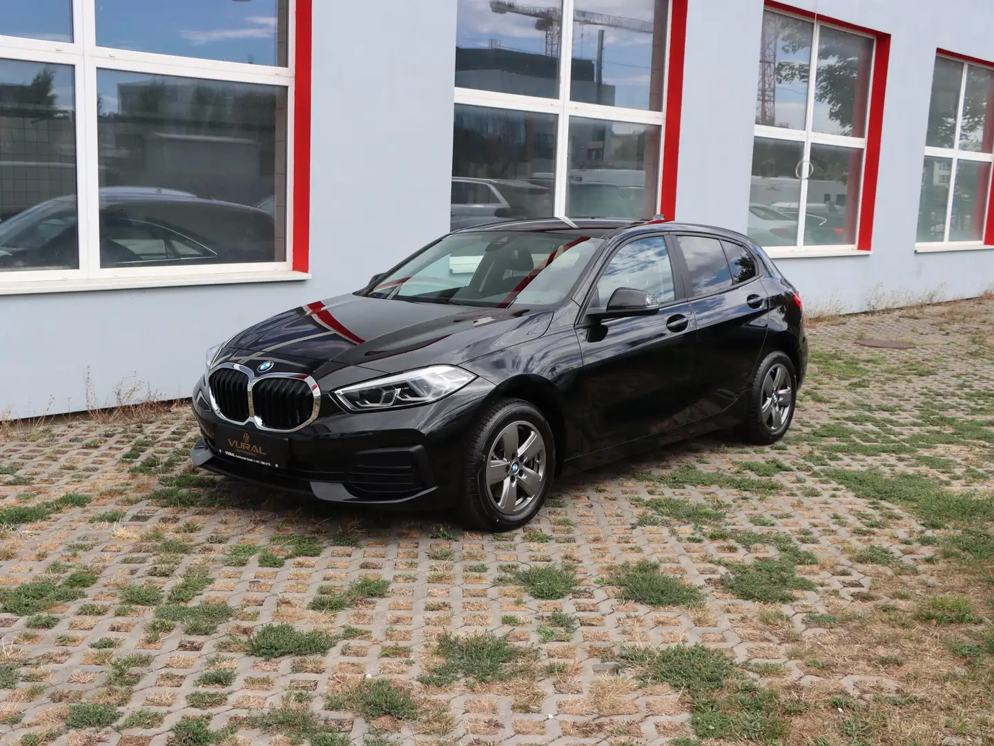 BMW 116 116 d Advantage Aut. | LED | NAVI | Schwarz - 2
