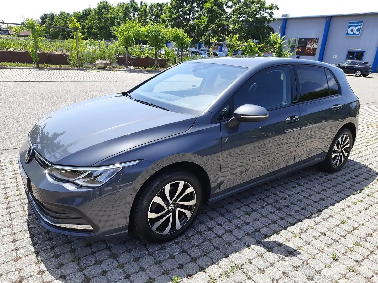Volkswagen Golf Active, 2.Hd, TÜV neu, Navi, ACC, SHZ, PDC. Grijs - 1