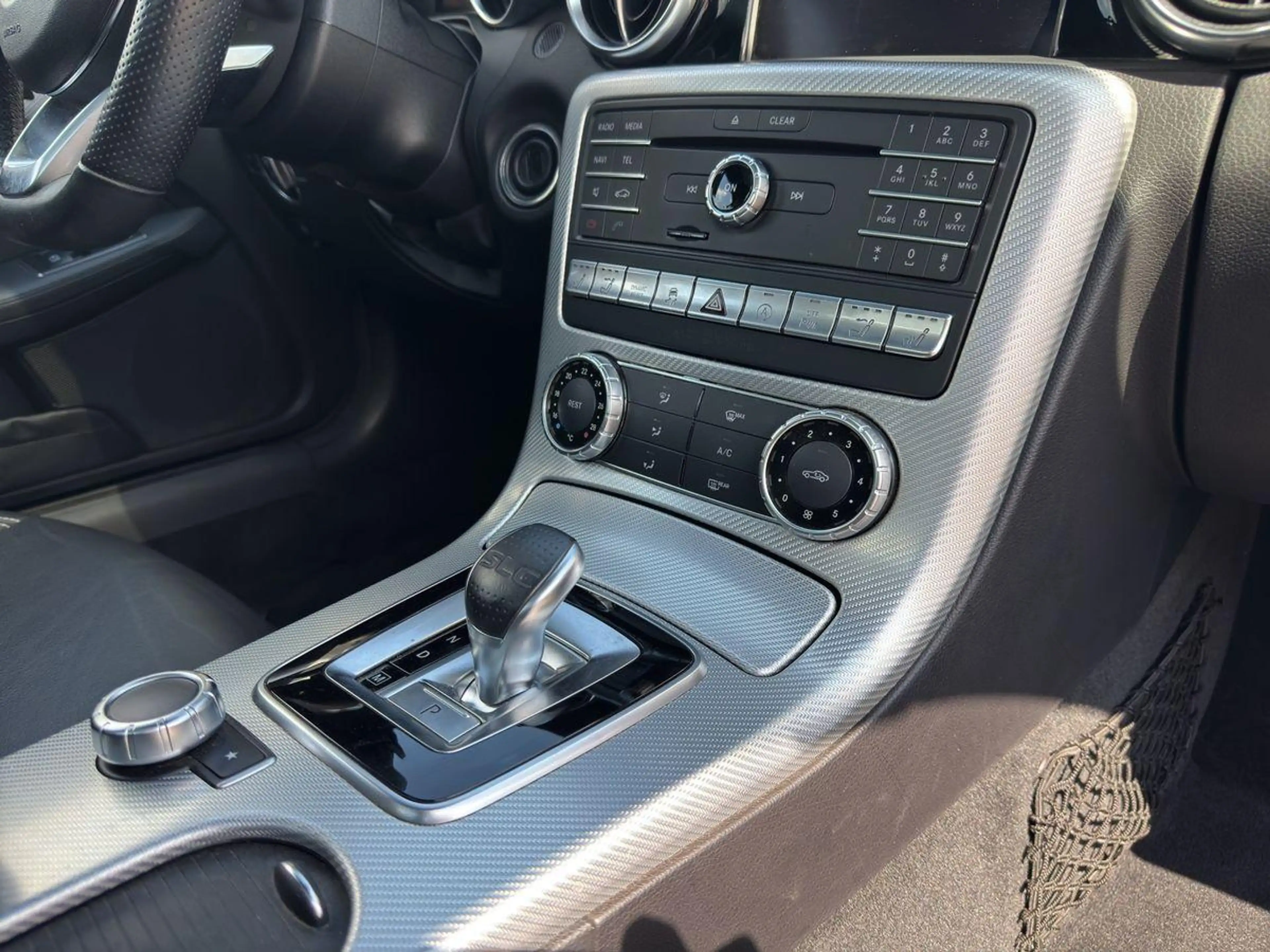 Mercedes-Benz SLC 200 Airscarf Led Navi Pano.-Variodach — photo 11