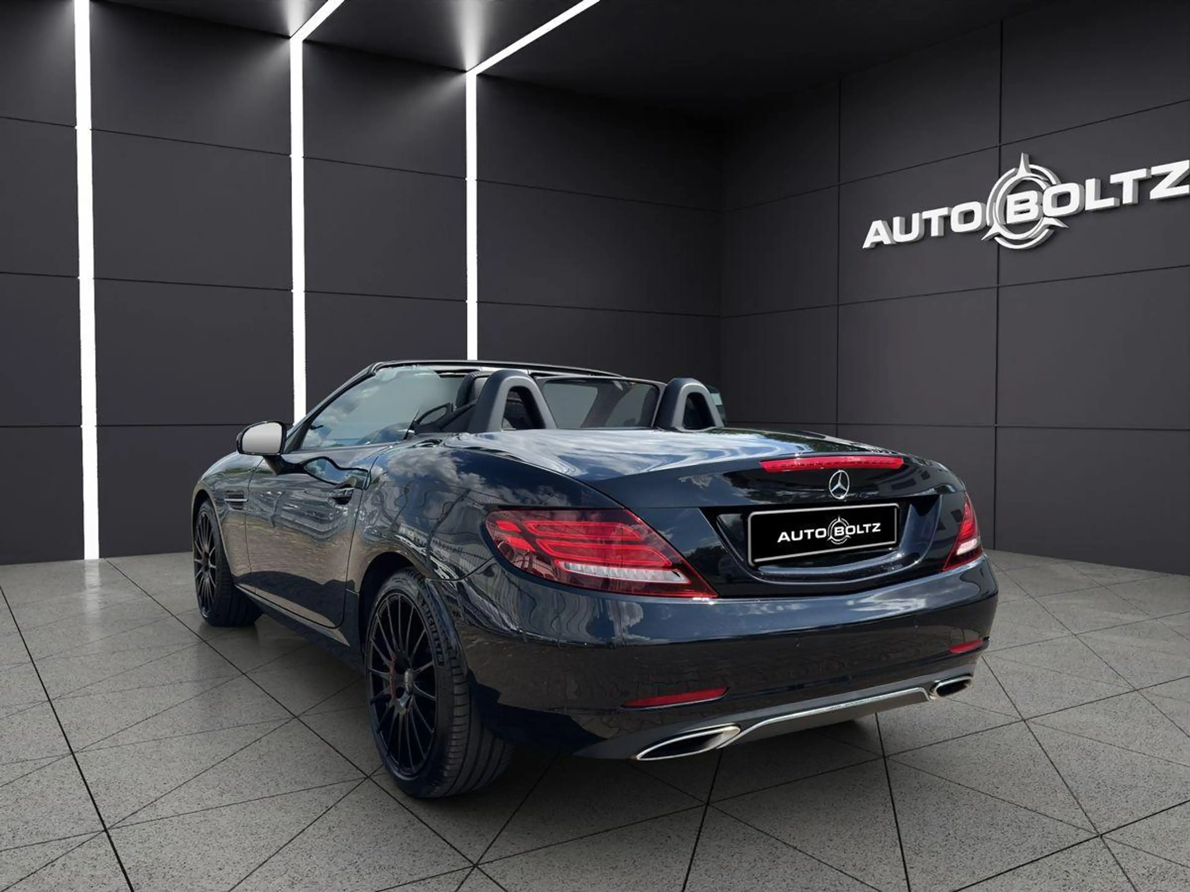 Mercedes-Benz SLC 200 Airscarf Led Navi Pano.-Variodach — photo 4