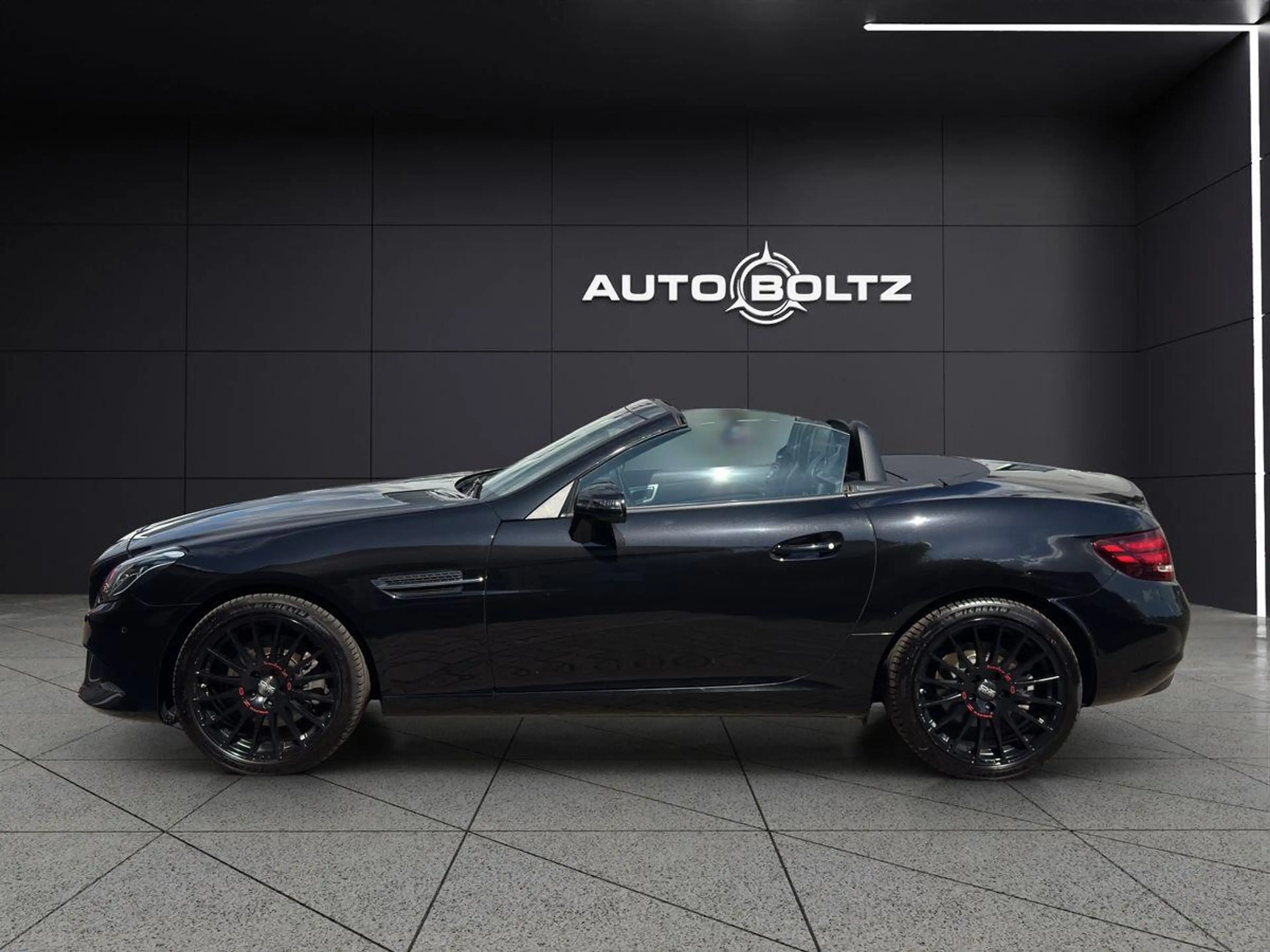 Mercedes-Benz SLC 200 Airscarf Led Navi Pano.-Variodach — photo 3