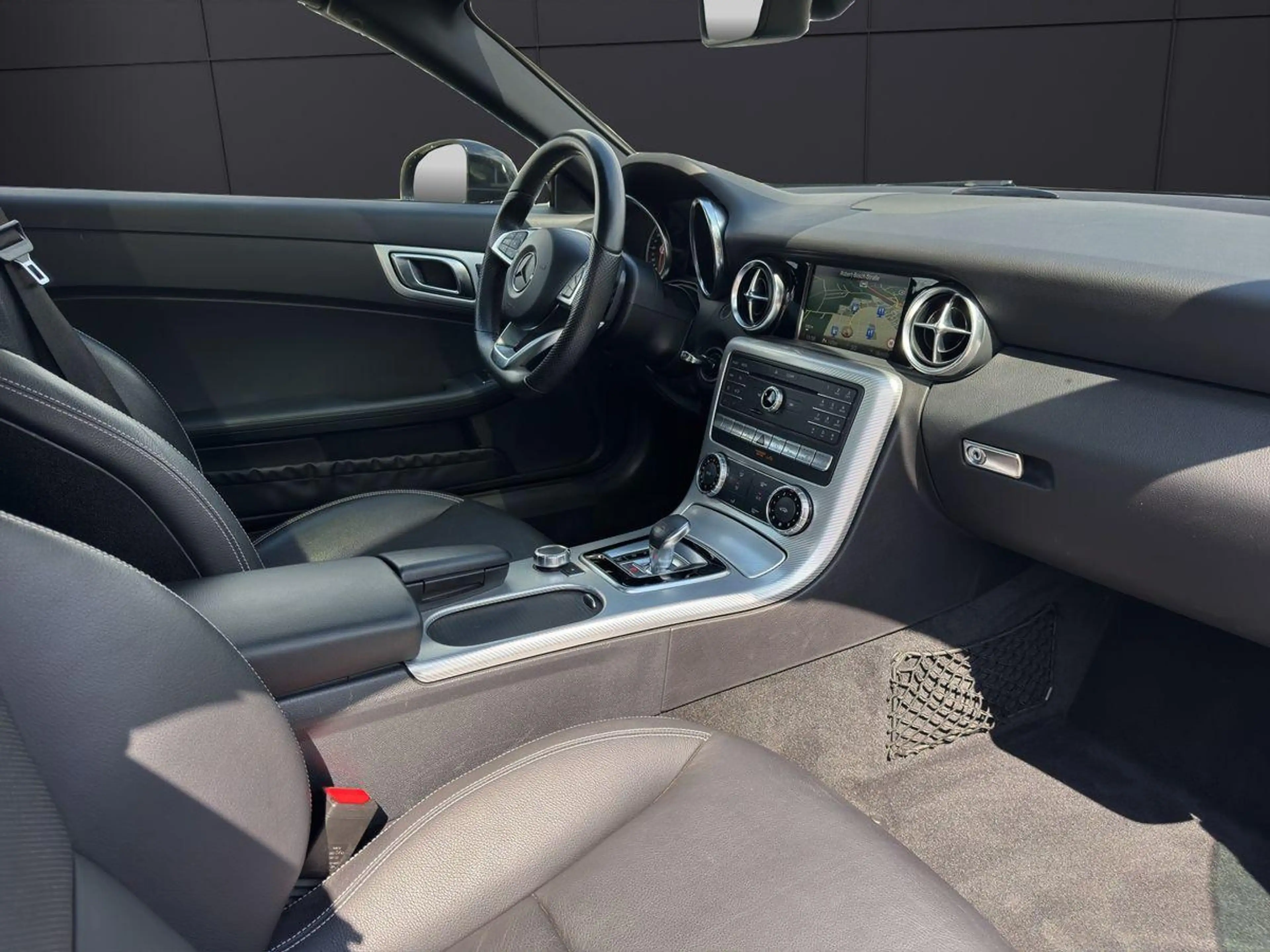 Mercedes-Benz SLC 200 Airscarf Led Navi Pano.-Variodach — photo 10