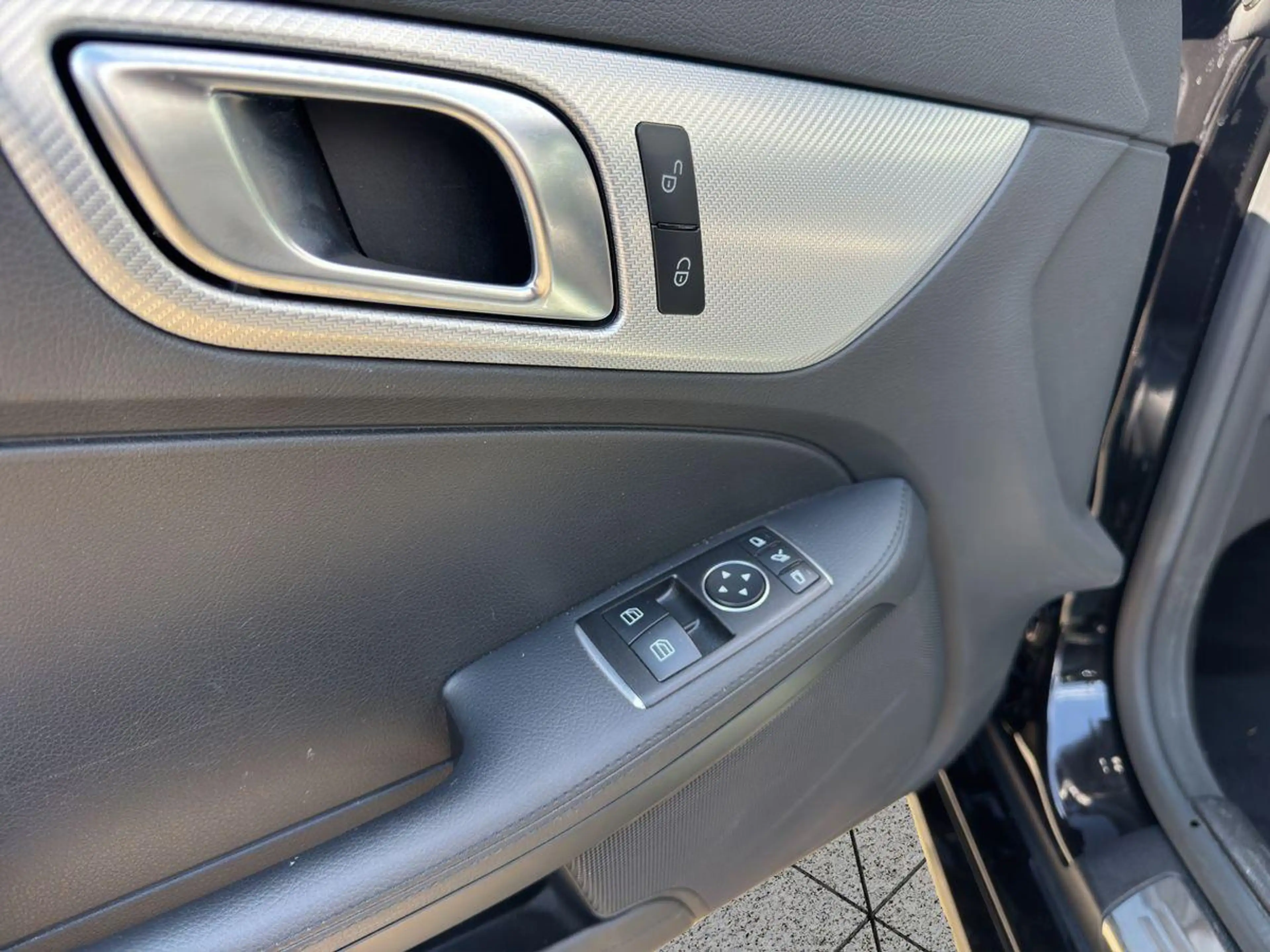Mercedes-Benz SLC 200 Airscarf Led Navi Pano.-Variodach — photo 14