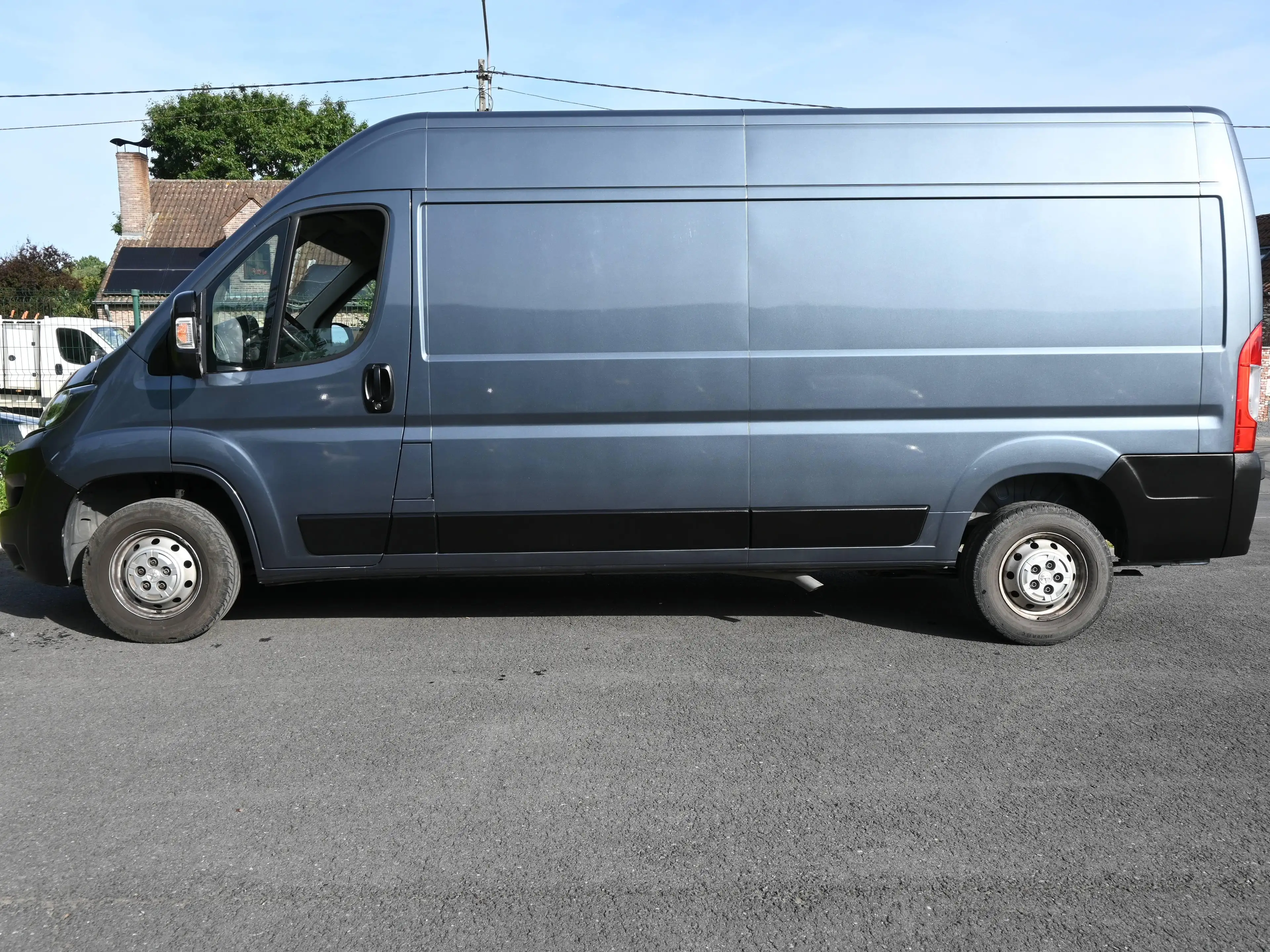 Peugeot Boxer 2.2 BlueHDi L2H2 Premium S/S — photo 3