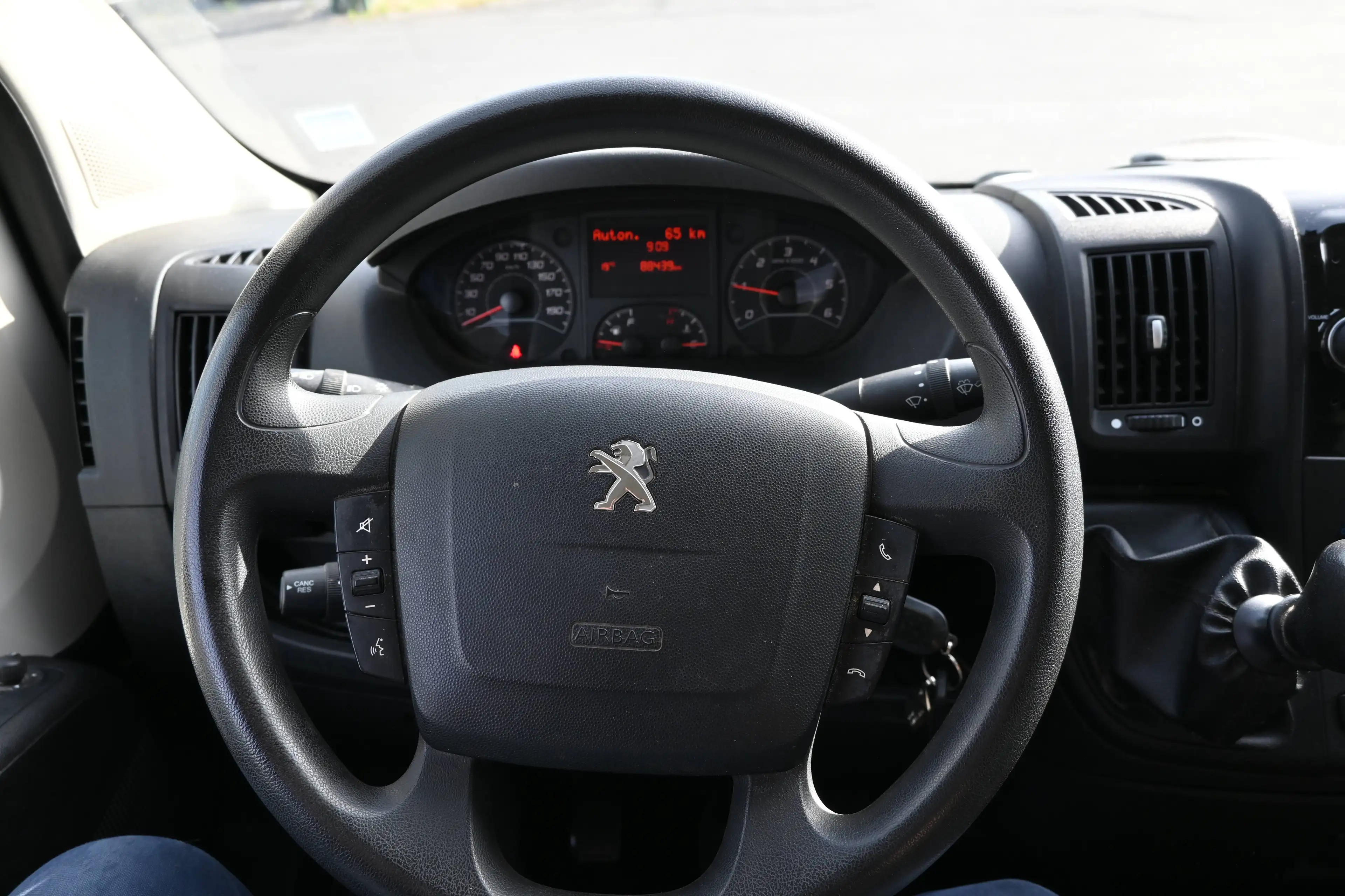Peugeot Boxer 2.2 BlueHDi L2H2 Premium S/S — photo 11