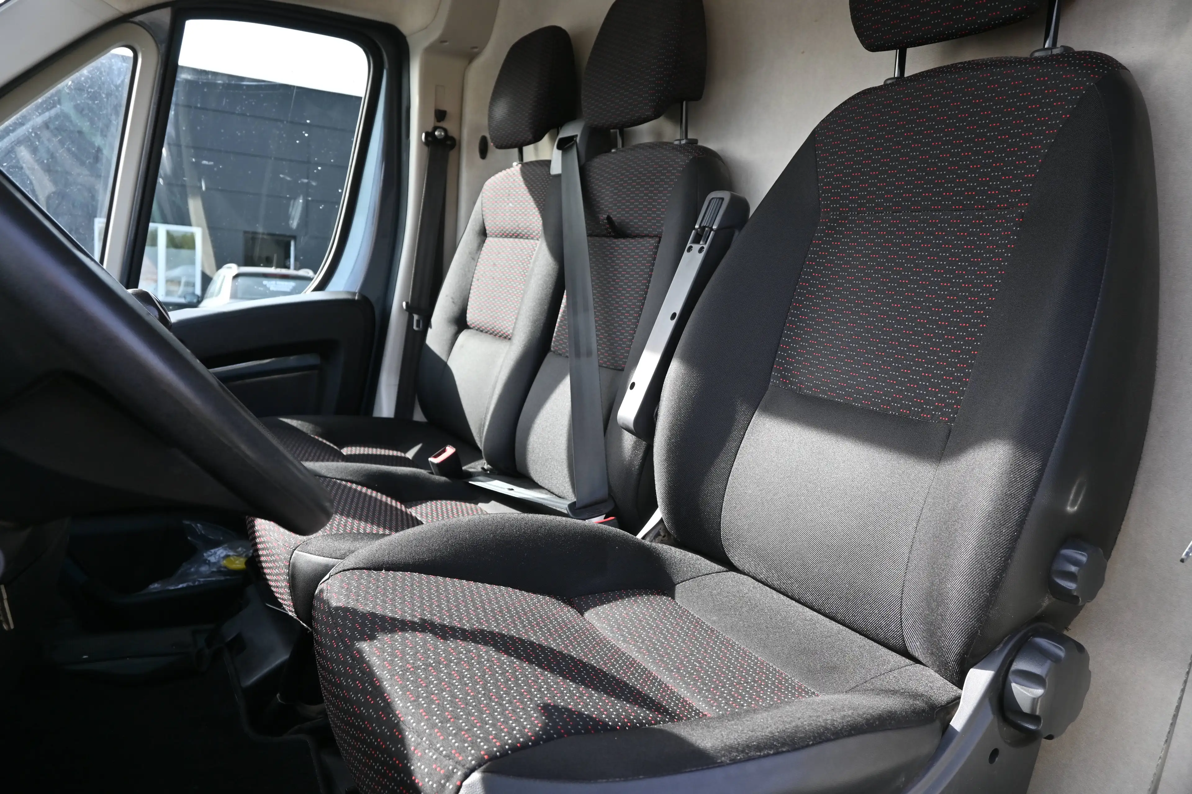 Peugeot Boxer 2.2 BlueHDi L2H2 Premium S/S — photo 10