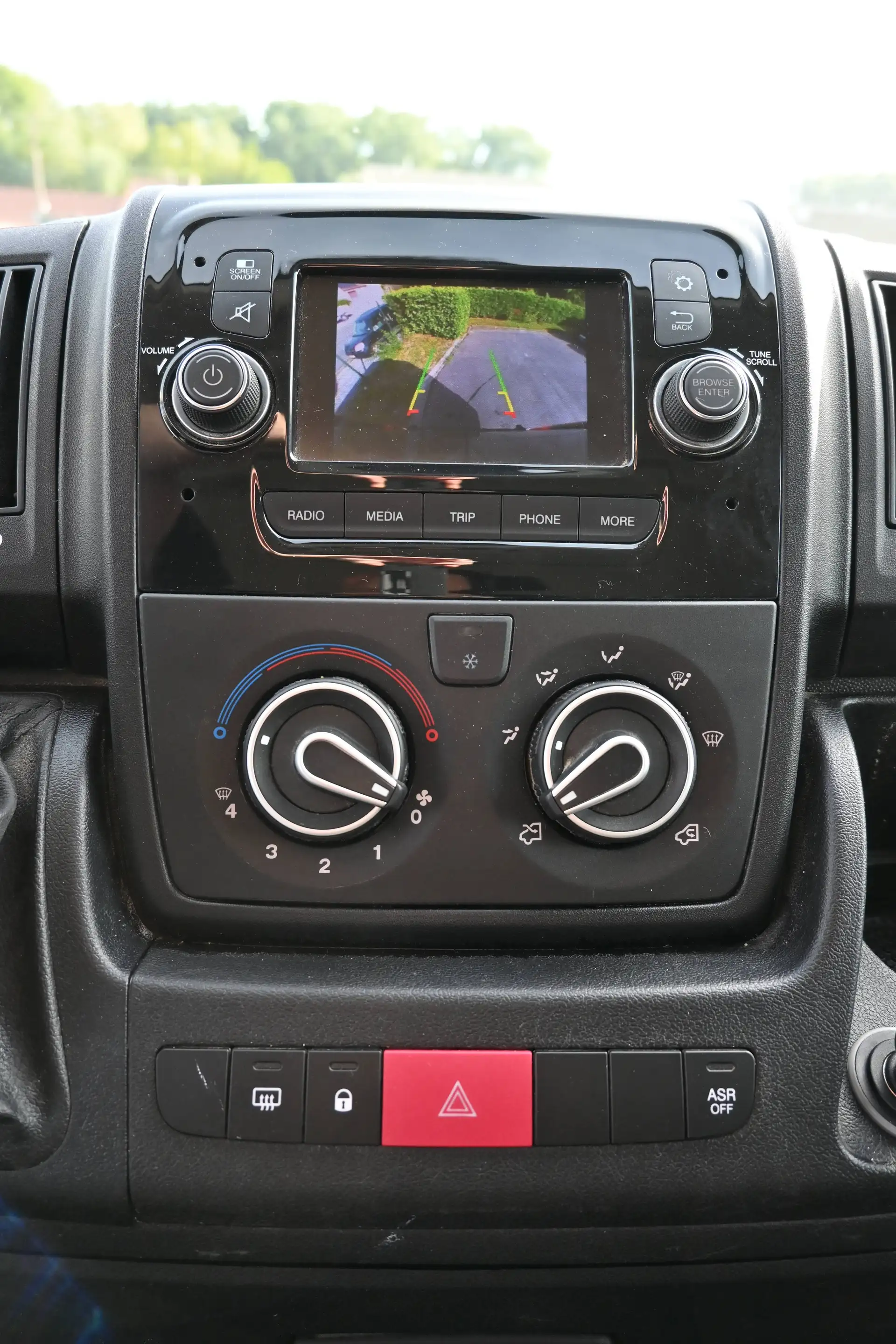 Peugeot Boxer 2.2 BlueHDi L2H2 Premium S/S — photo 13
