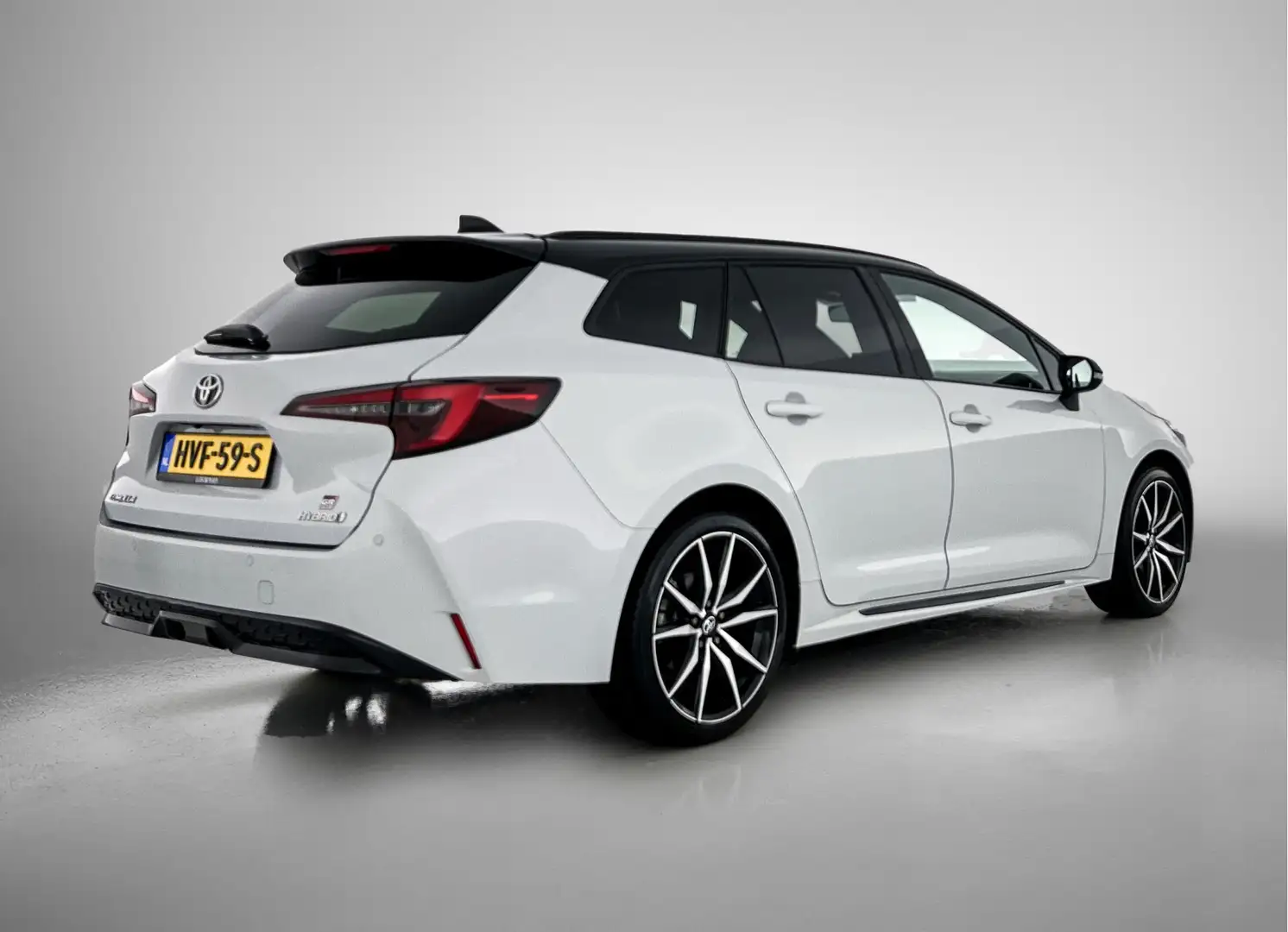 Toyota Corolla Touring Sports 2.0 Hybrid GR-Sport Grijs - 2