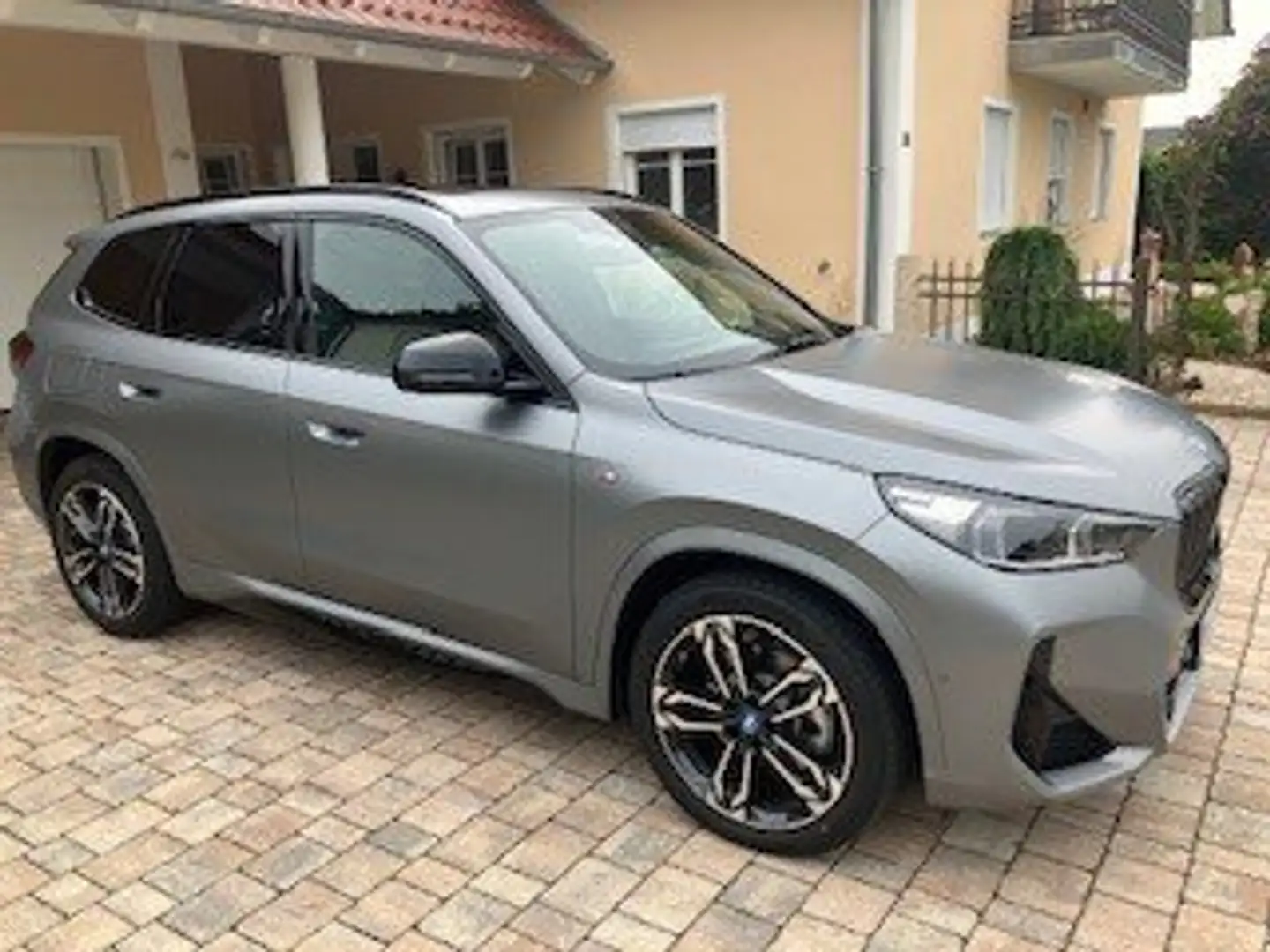BMW iX1 BMW IX1 xDrive30 MSport , Frozen pure grey Plateado - 1