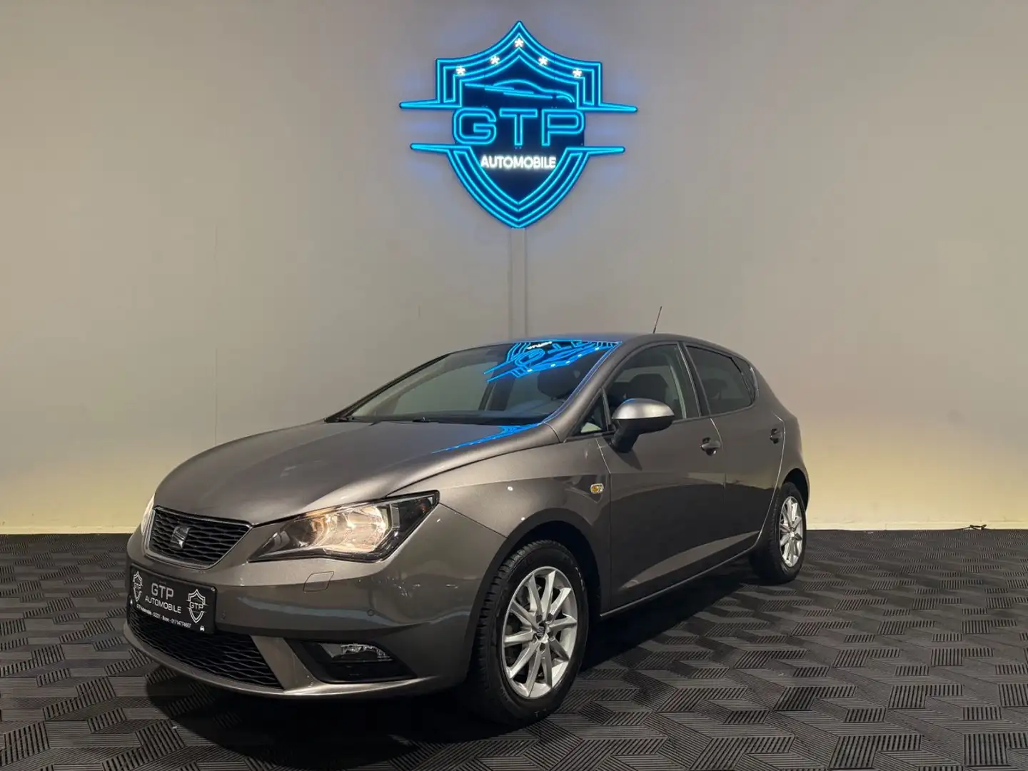 SEAT Ibiza Style Grau - 1