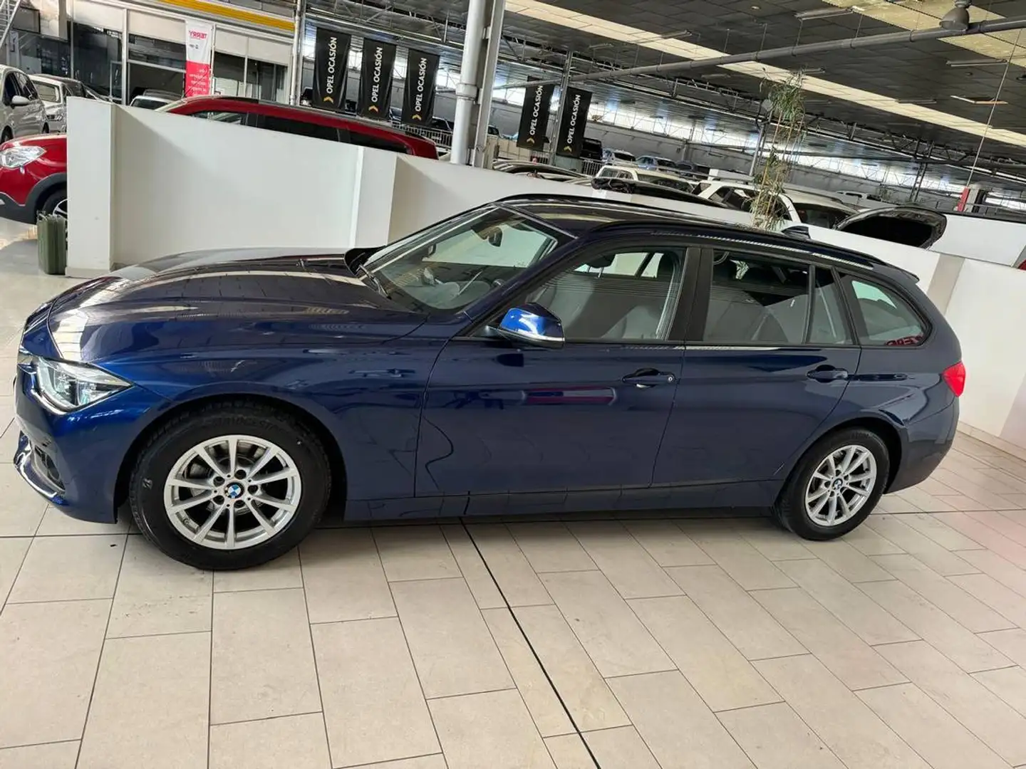 BMW 318 318d Touring Bleu - 2