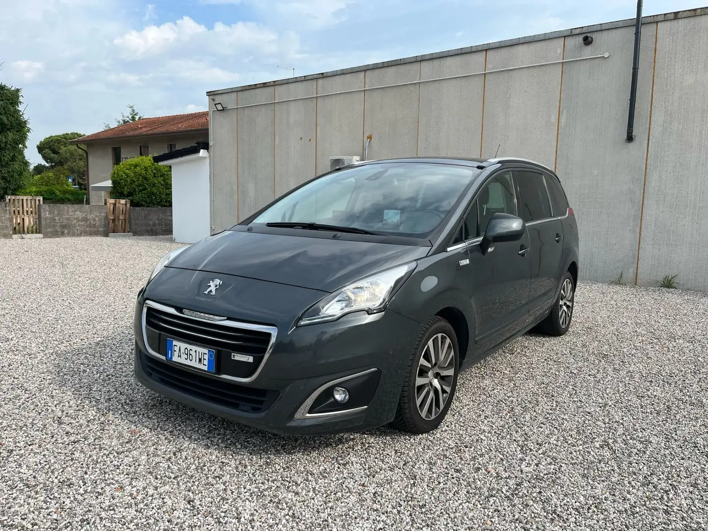 Peugeot 5008 2.0 hdi 16v Allure (feline)163cv auto Grigio - 2