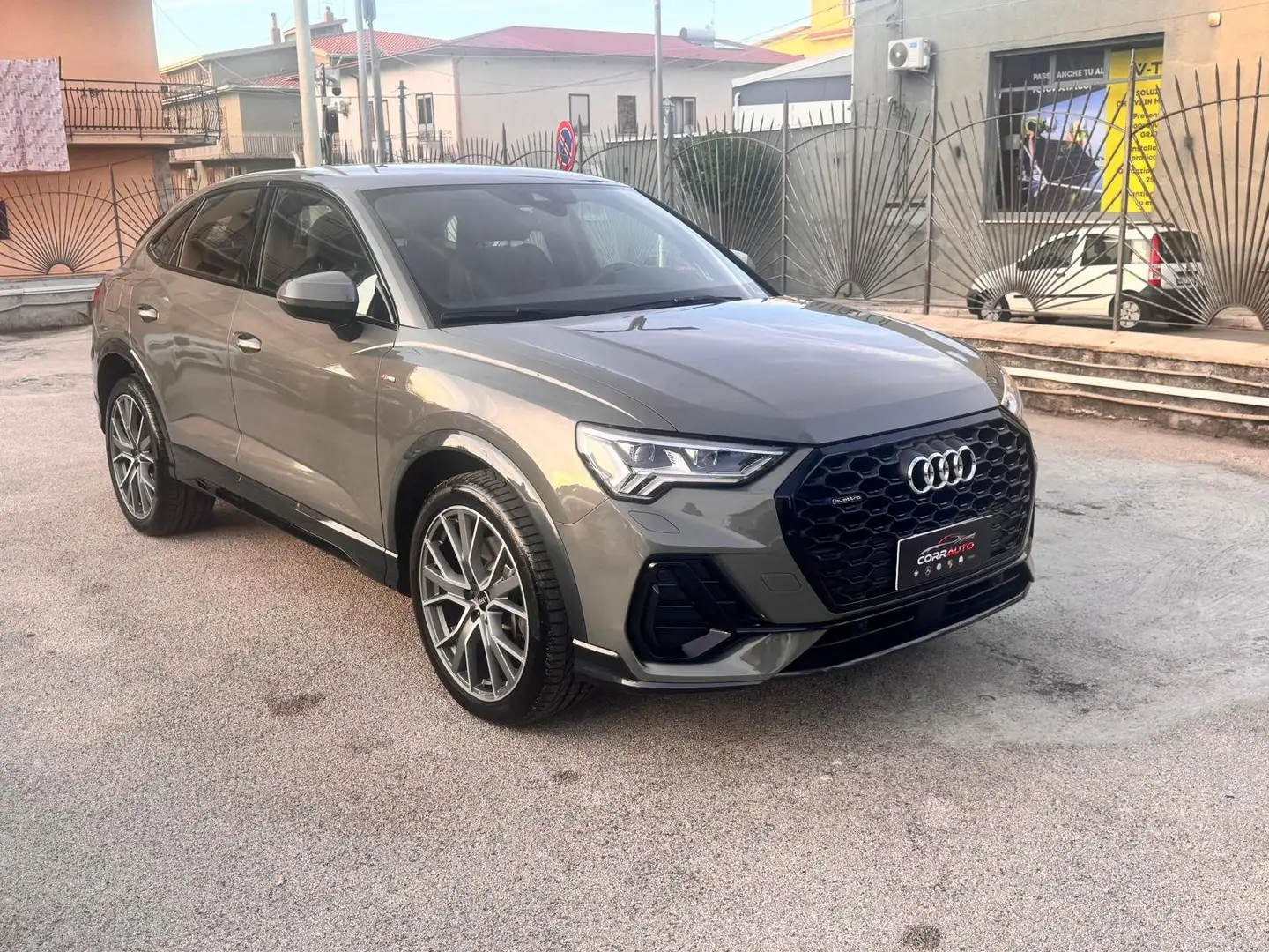Audi Q3 Q3 Sportback 40 S line edition quattro 200cv Grigio - 1
