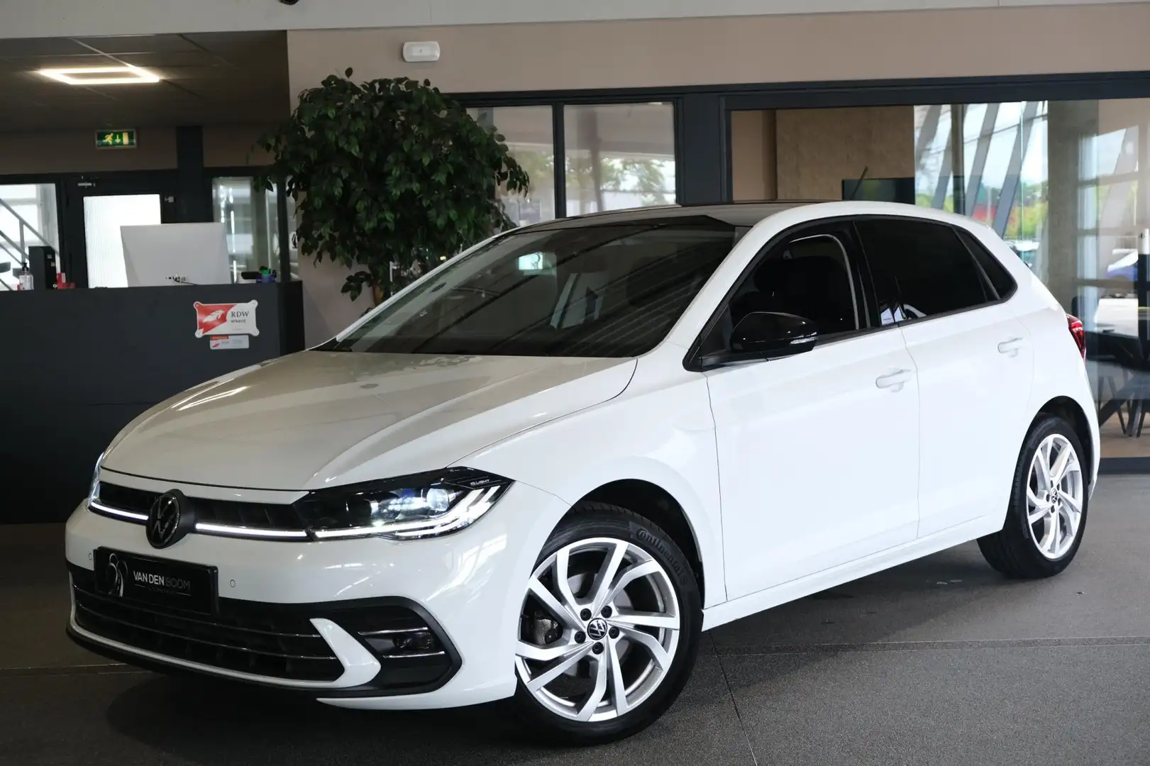 Volkswagen Polo 1.0 TSI Style DSG 110PK Black IQ Navi Cam Virtual Blanc - 1