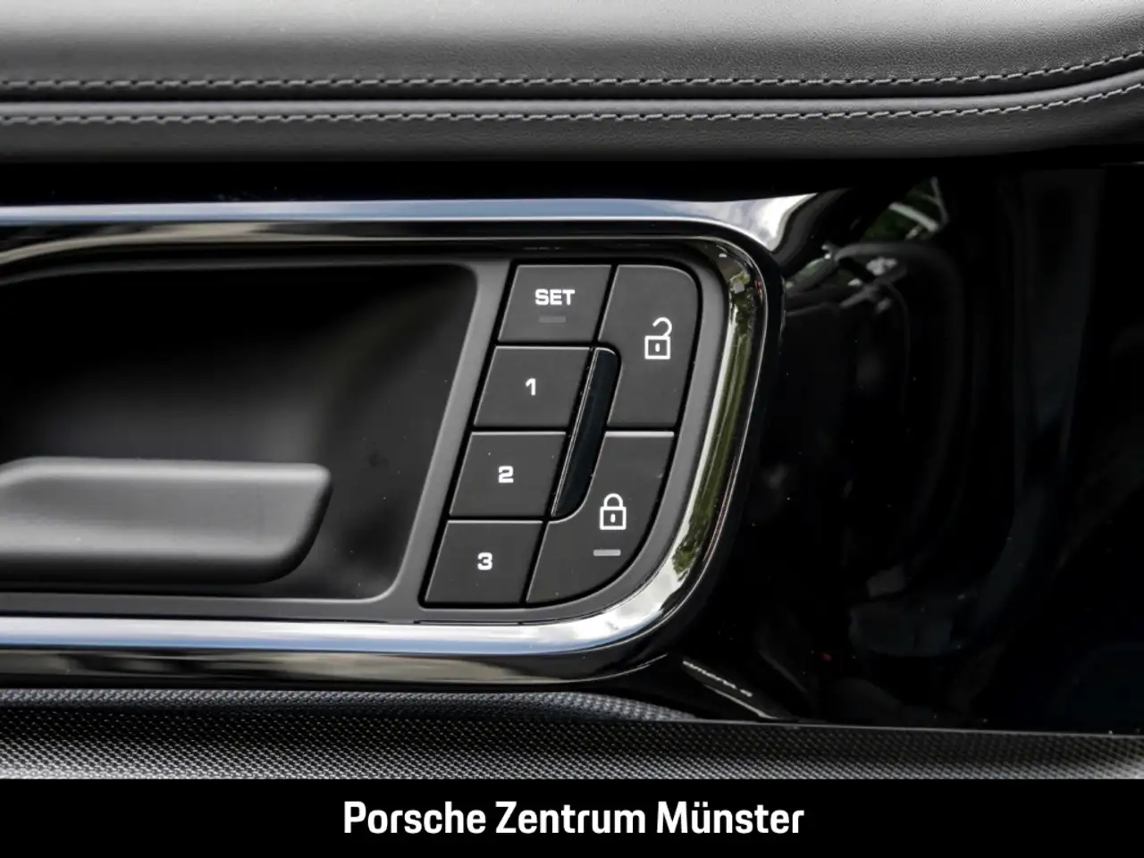 Porsche Panamera 4 E-Hybrid InnoDrive HA-Lenkung Head-Up 16