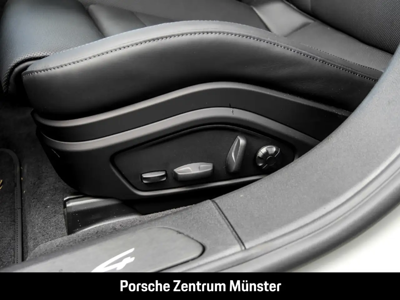 Porsche Panamera 4 E-Hybrid InnoDrive HA-Lenkung Head-Up 15