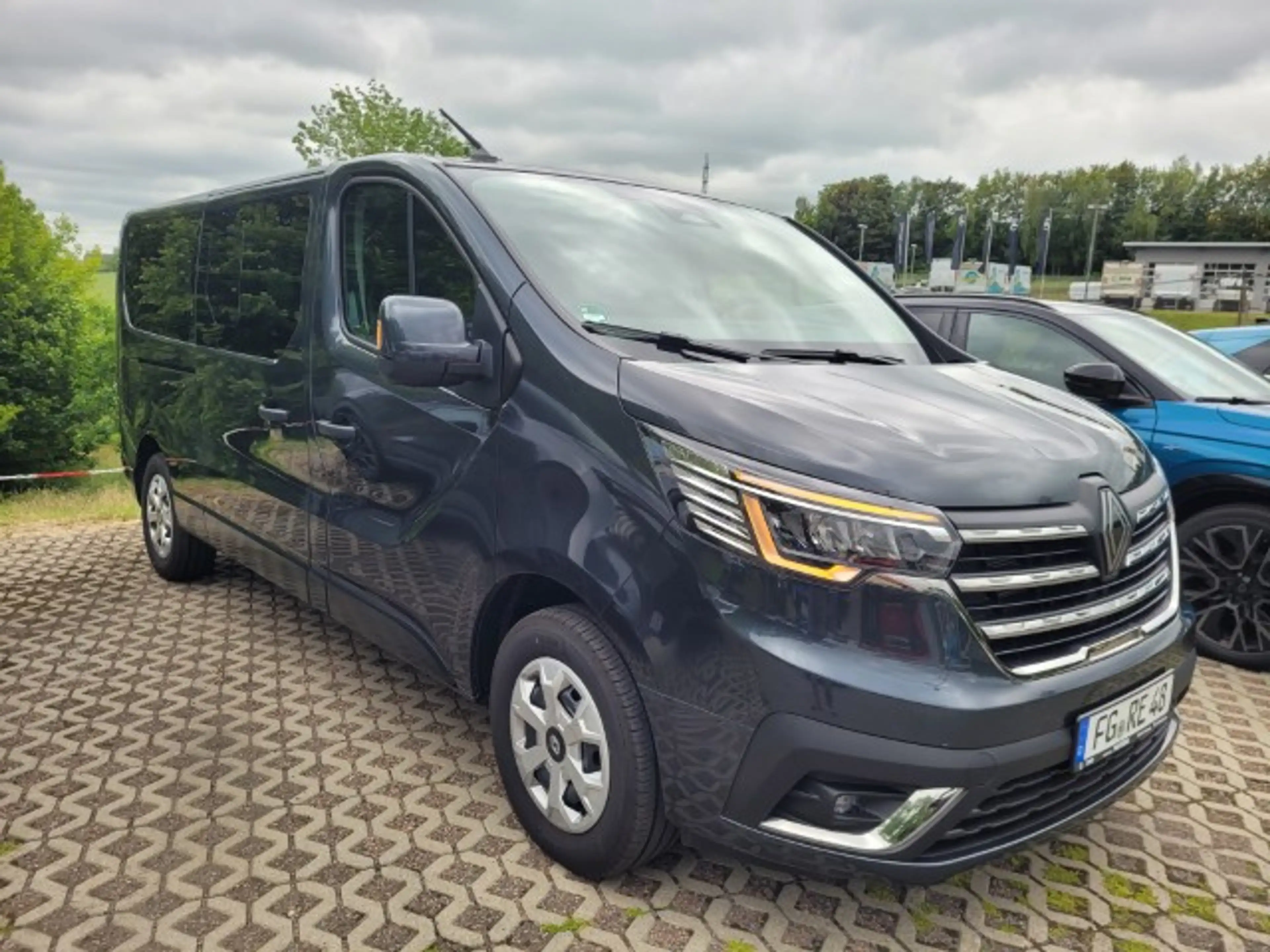 Renault Trafic PKW 8-Sitzer Grand Evolution Blue dCi 150 Automatik