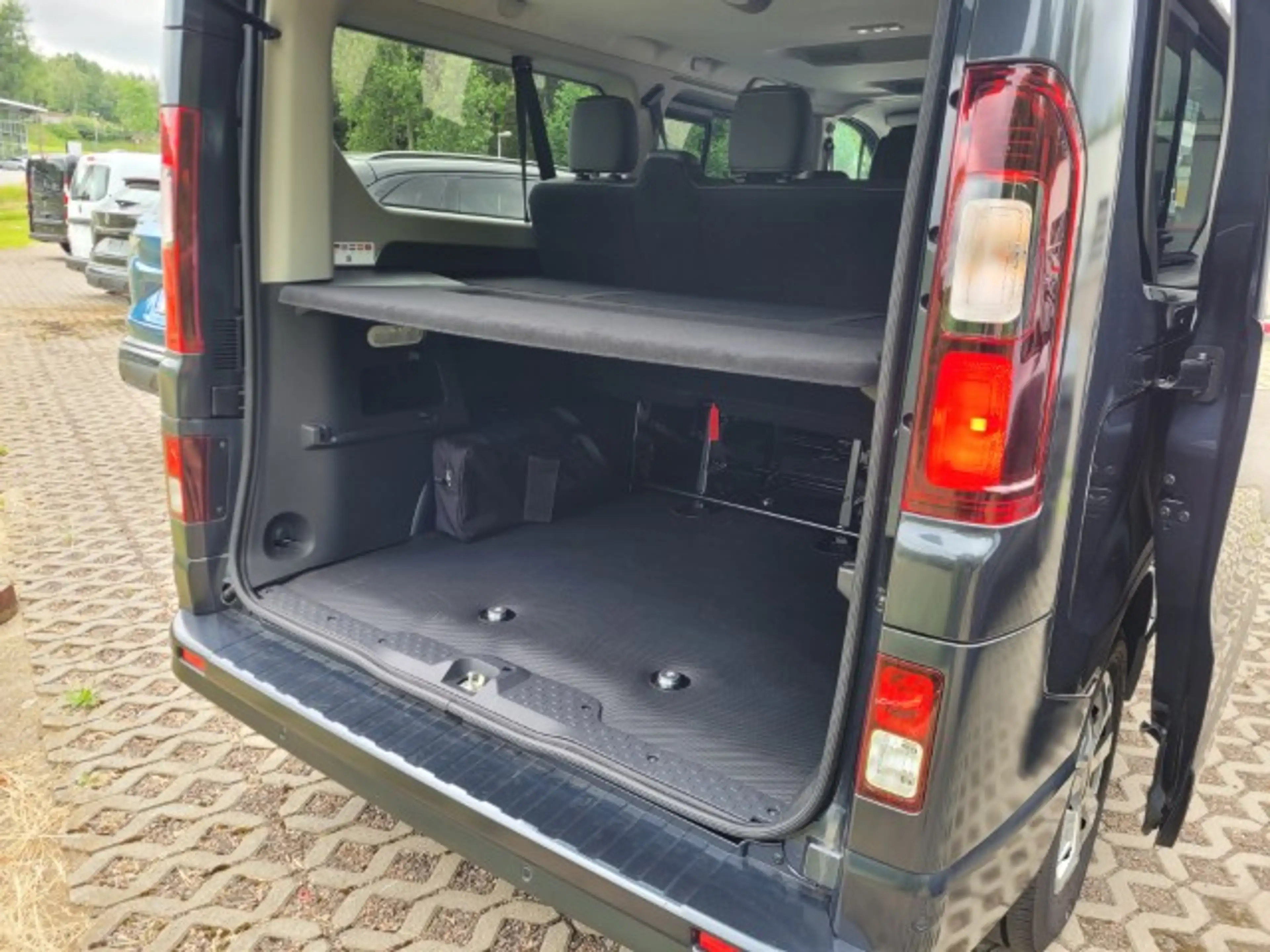 Renault Trafic PKW 8-Sitzer Grand Evolution Blue dCi 150 Automatik — photo 11