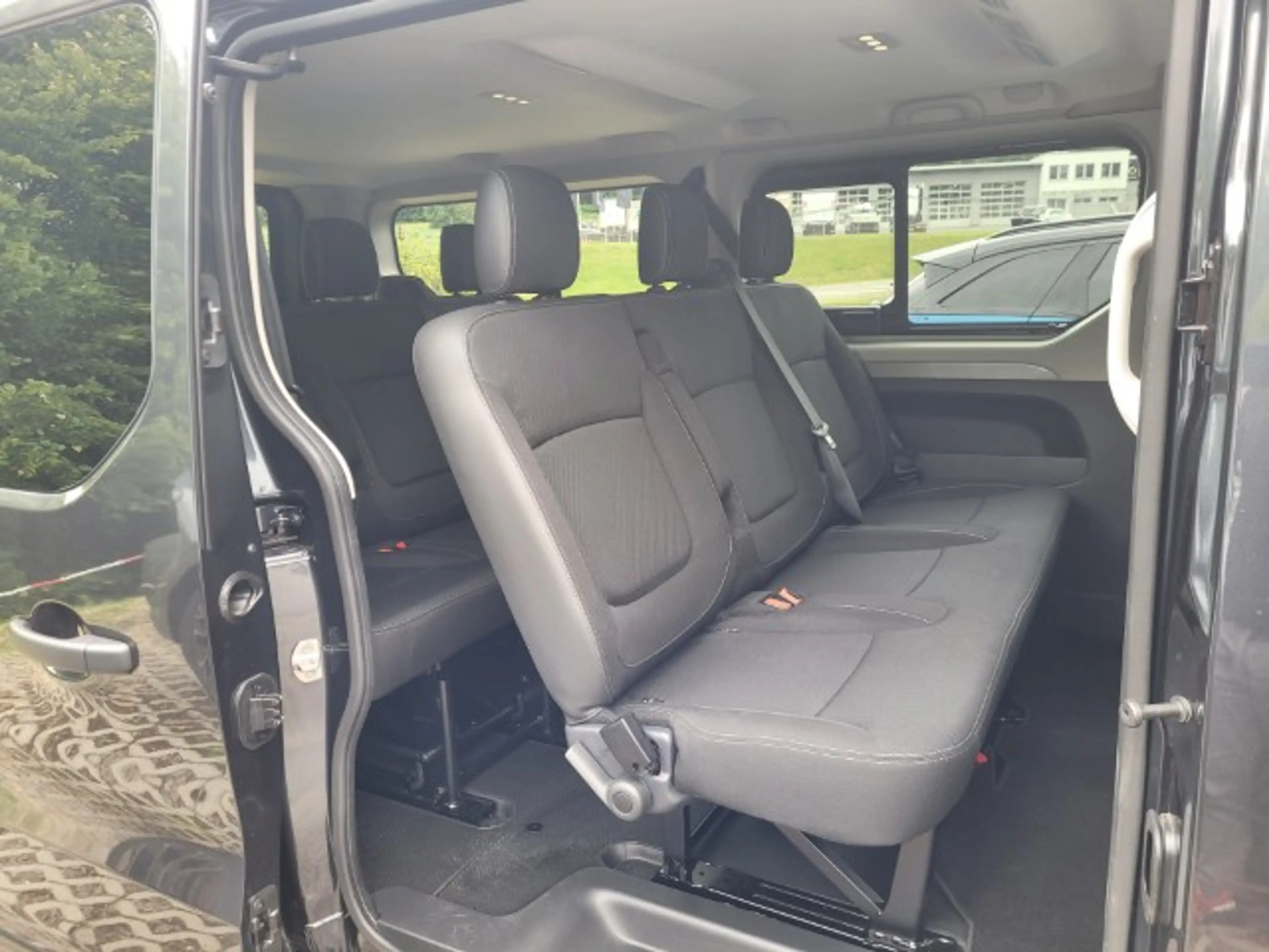 Renault Trafic PKW 8-Sitzer Grand Evolution Blue dCi 150 Automatik — photo 9