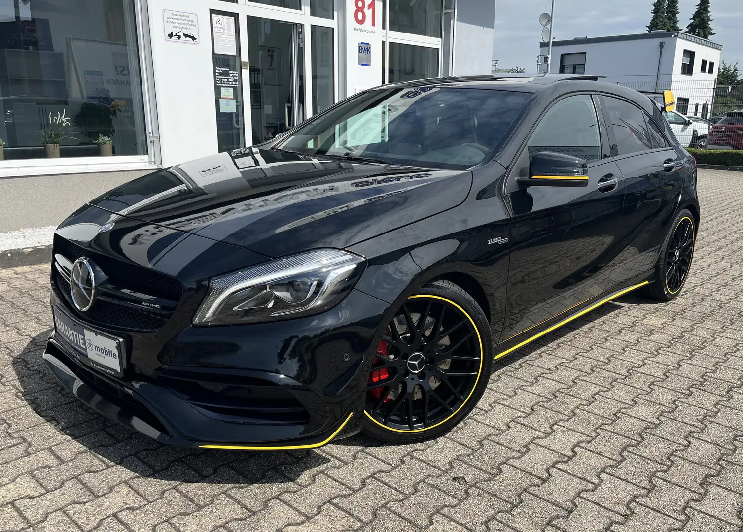 Mercedes-Benz A 45 AMG 4Matic Yellow Night Edition*Pano*Distr. Schwarz - 2