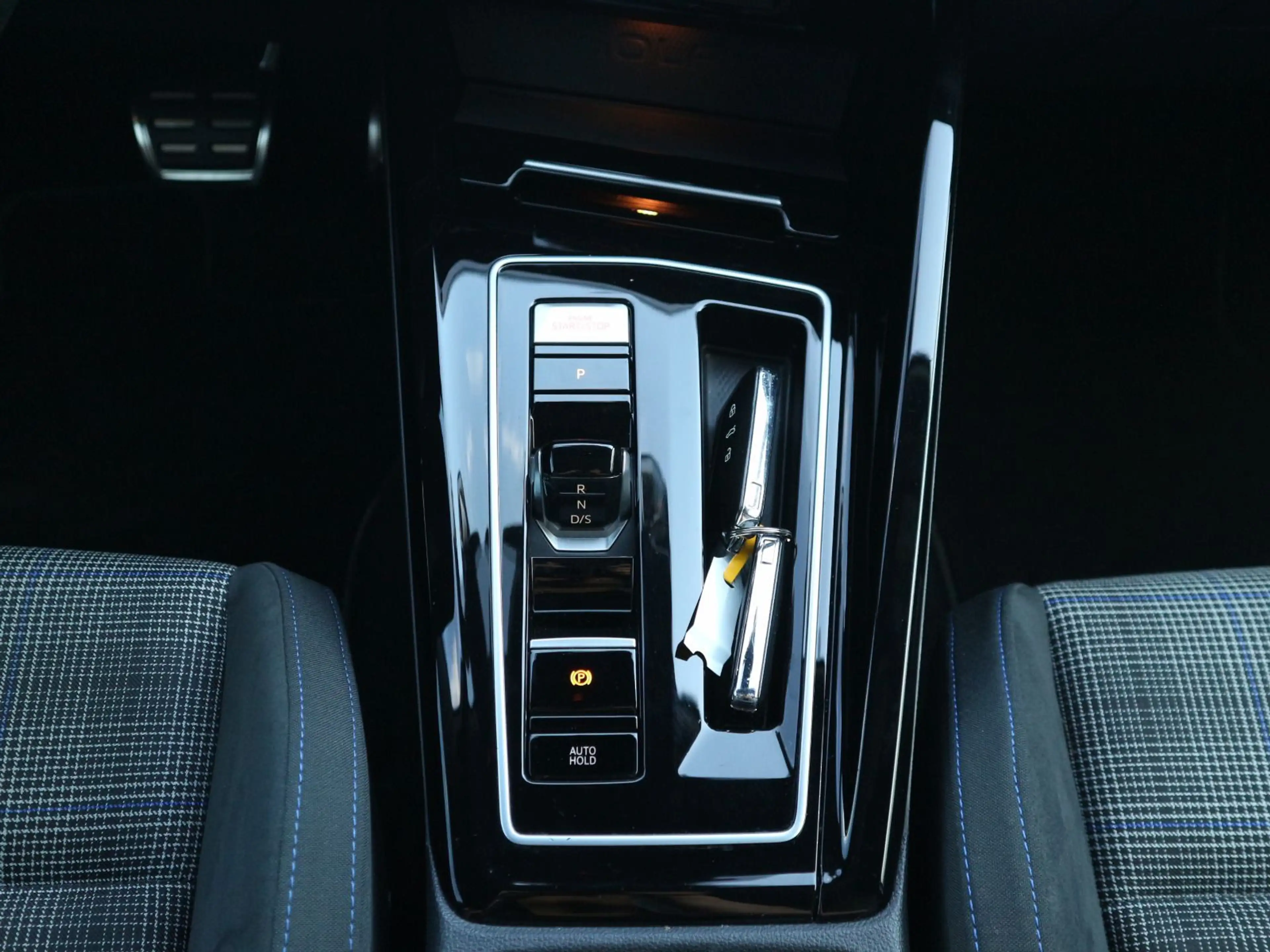 Volkswagen Golf GTE GTE 1.4 eHybrid DSG PANO ACC RFK BLACK — photo 11