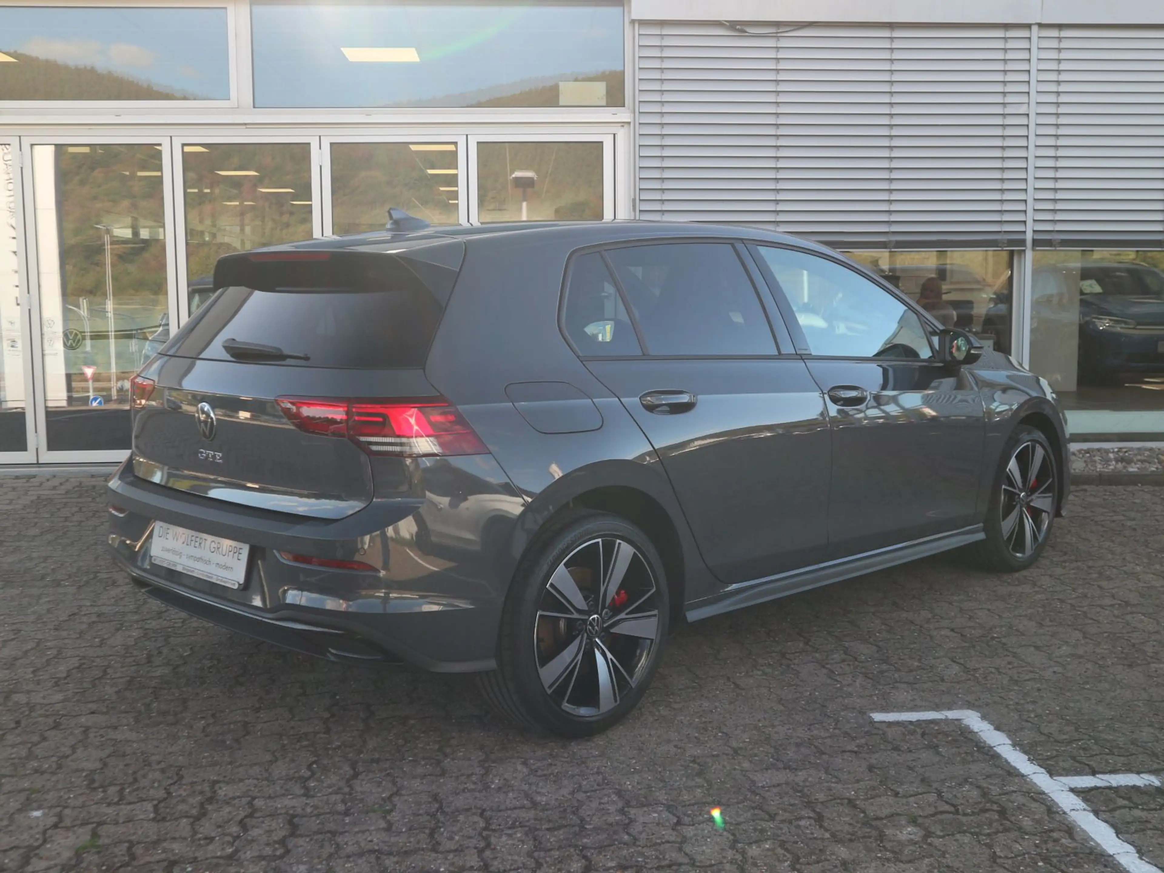 Volkswagen Golf GTE GTE 1.4 eHybrid DSG PANO ACC RFK BLACK — photo 6